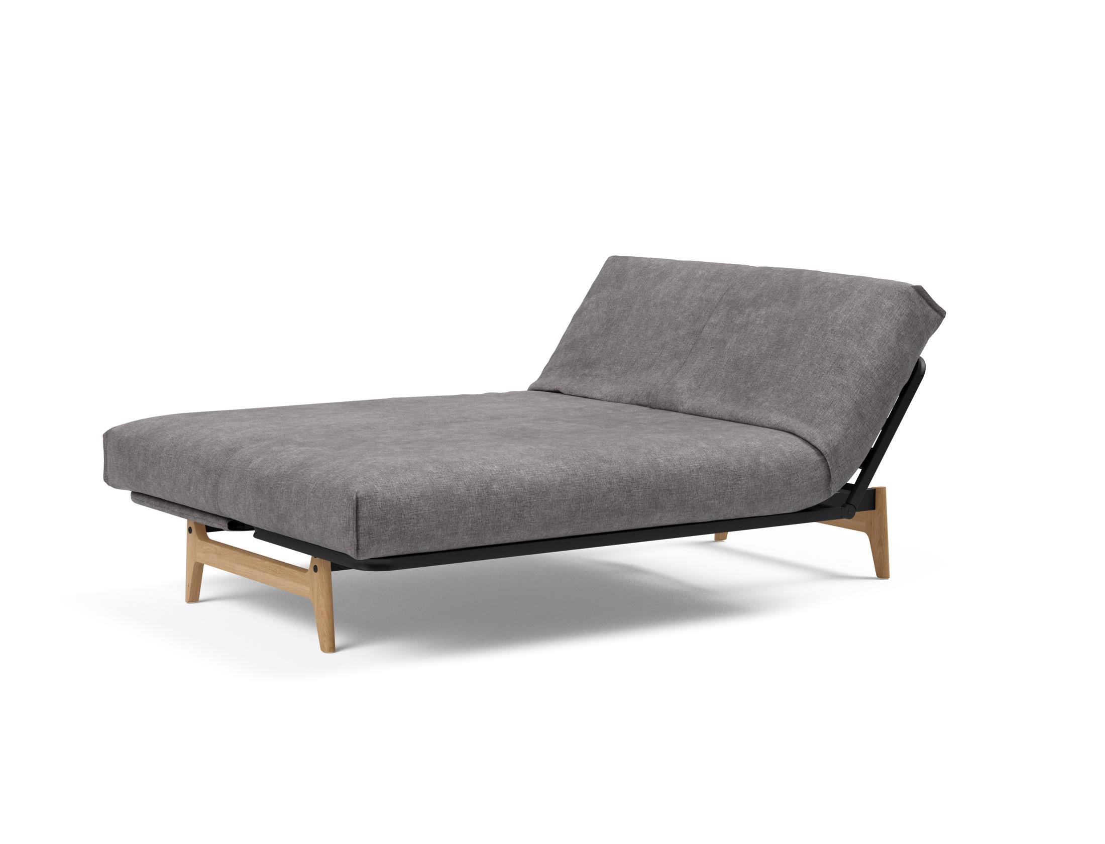 Erleben Sie das Aslak 140 Bettsofa von Innovation Living – modernes skandinavisches Design vereint mit optimalem Schlafkomfort und flexibler Nutzung.