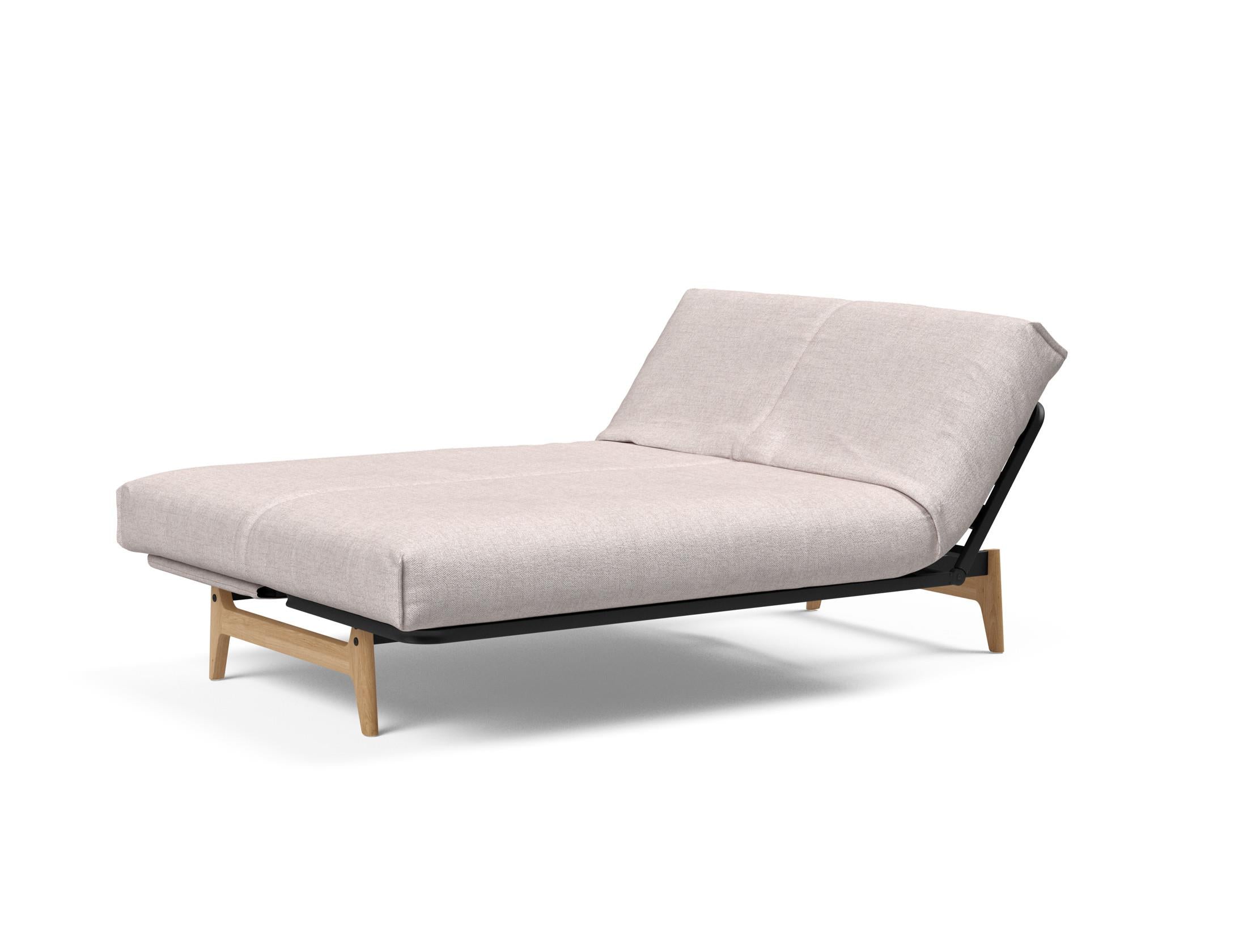 Erleben Sie das Aslak 140 Bettsofa von Innovation Living – modernes skandinavisches Design vereint mit optimalem Schlafkomfort und flexibler Nutzung.