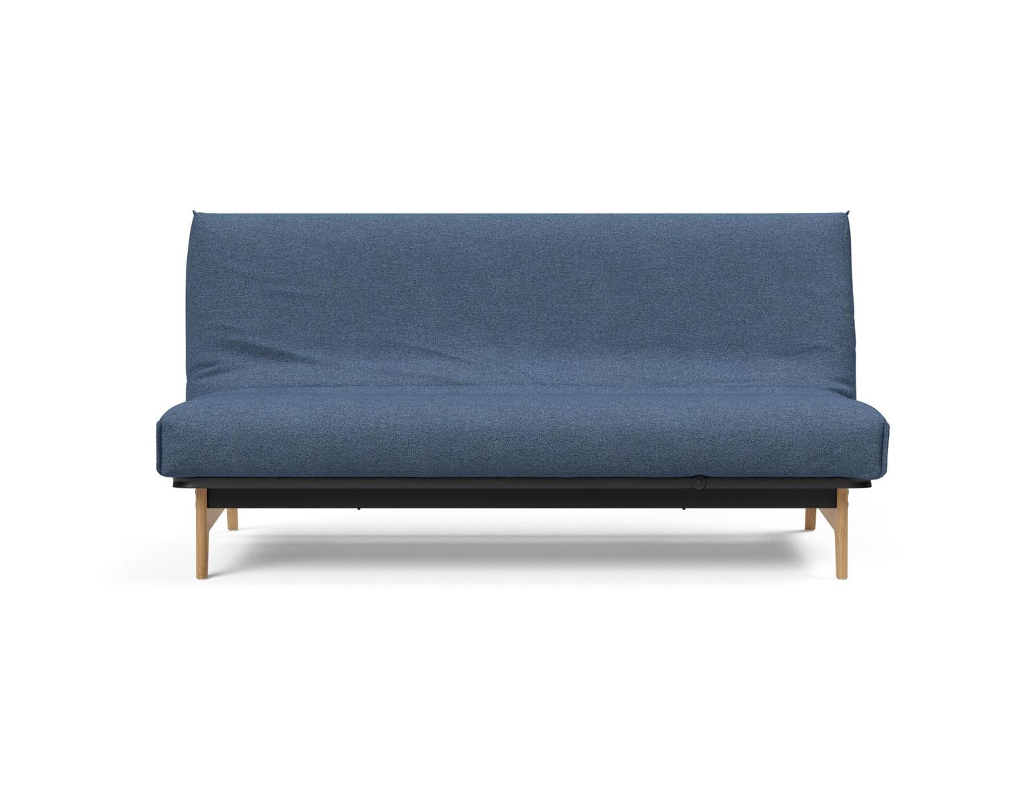 Erleben Sie das Aslak 140 Bettsofa von Innovation Living – modernes skandinavisches Design vereint mit optimalem Schlafkomfort und flexibler Nutzung.