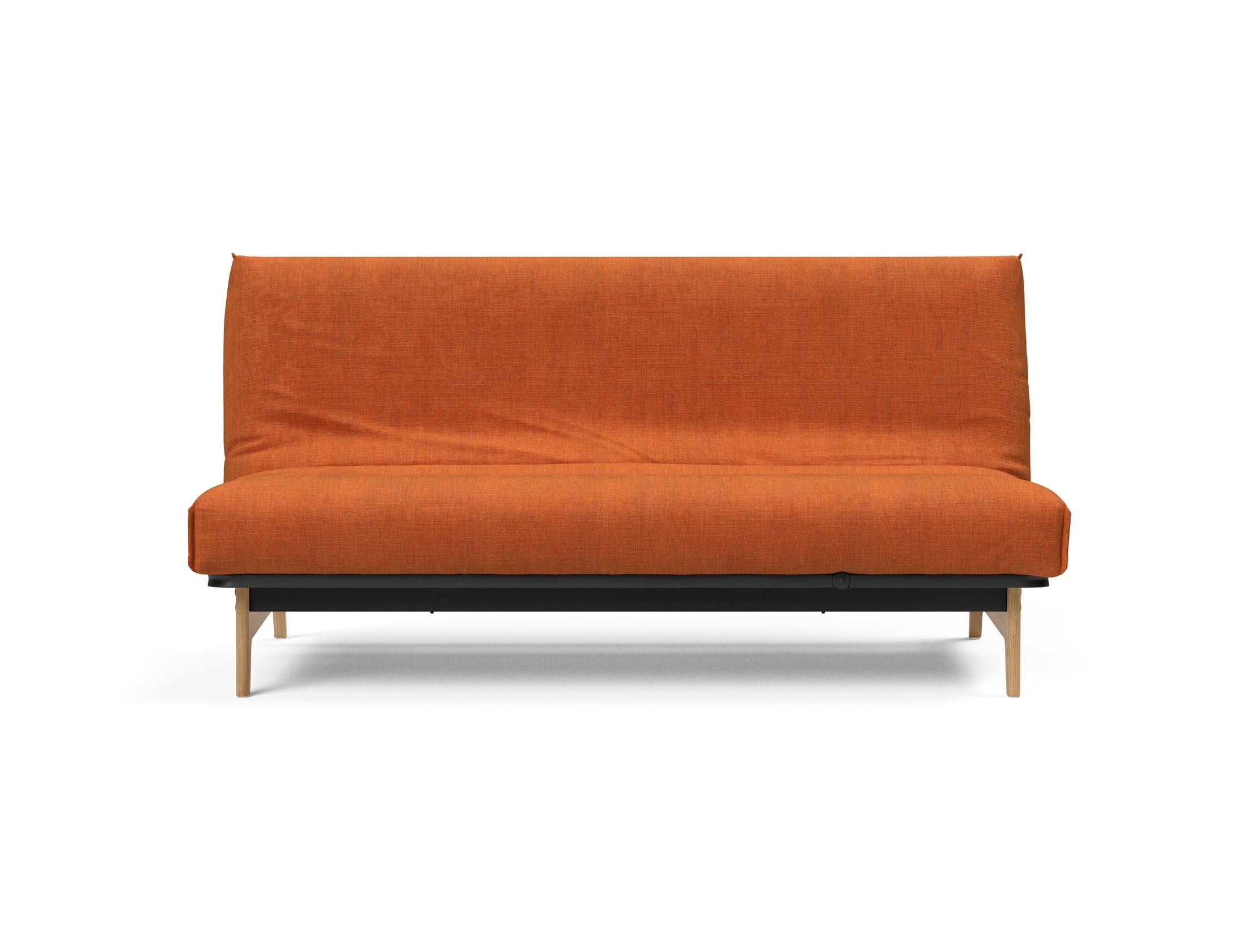 Entdecken Sie das Aslak 140 Bettsofa von Innovation Living – stilvolles skandinavisches Design trifft auf vielseitige Funktionalität und hohen Schlafkomfort.