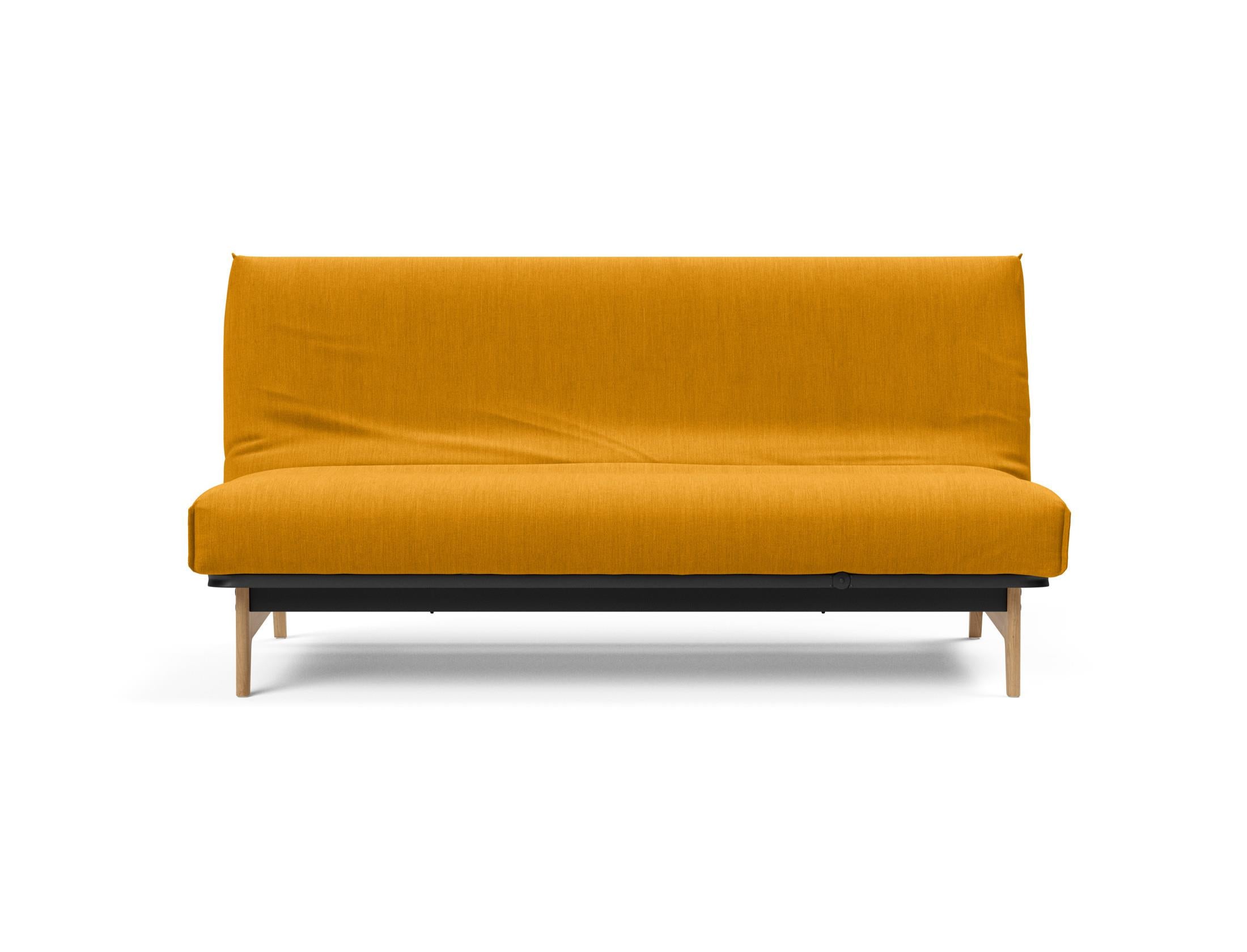 Erleben Sie das Aslak 140 Bettsofa von Innovation Living – modernes skandinavisches Design vereint mit optimalem Schlafkomfort und flexibler Nutzung.