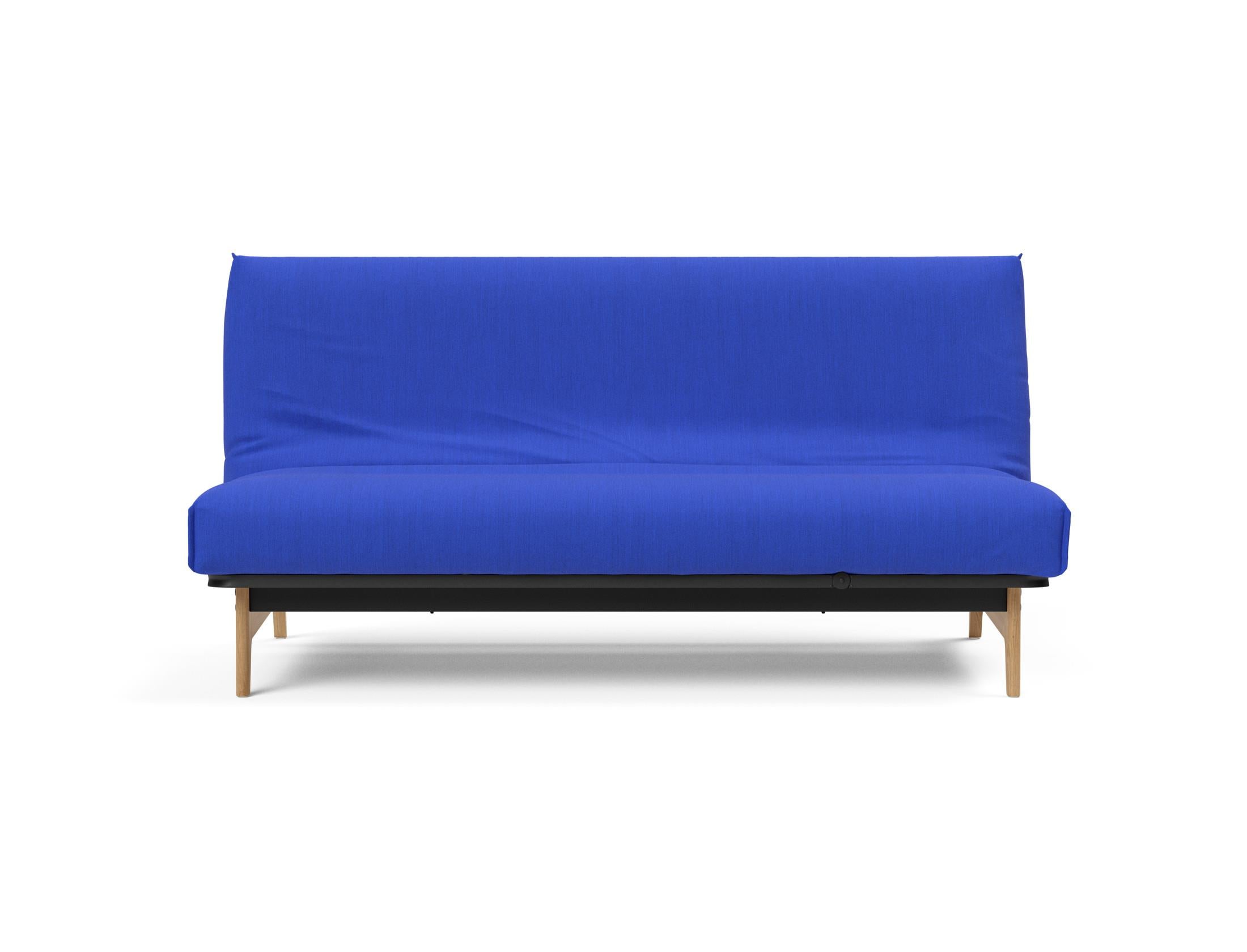 Entdecken Sie das Aslak 140 Bettsofa von Innovation Living – stilvolles skandinavisches Design trifft auf vielseitige Funktionalität und hohen Schlafkomfort.