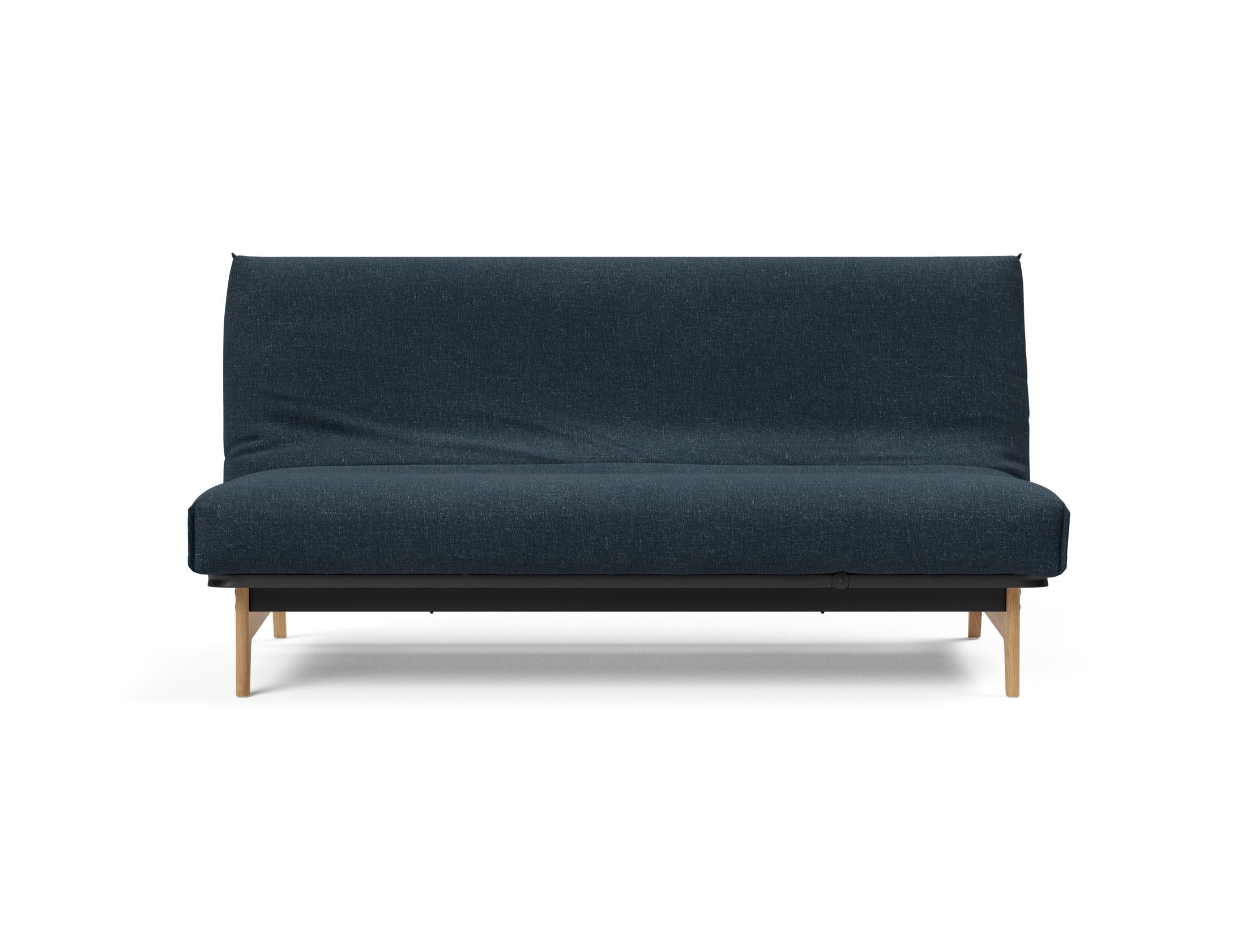 Erleben Sie das Aslak 140 Bettsofa von Innovation Living – modernes skandinavisches Design vereint mit optimalem Schlafkomfort und flexibler Nutzung.