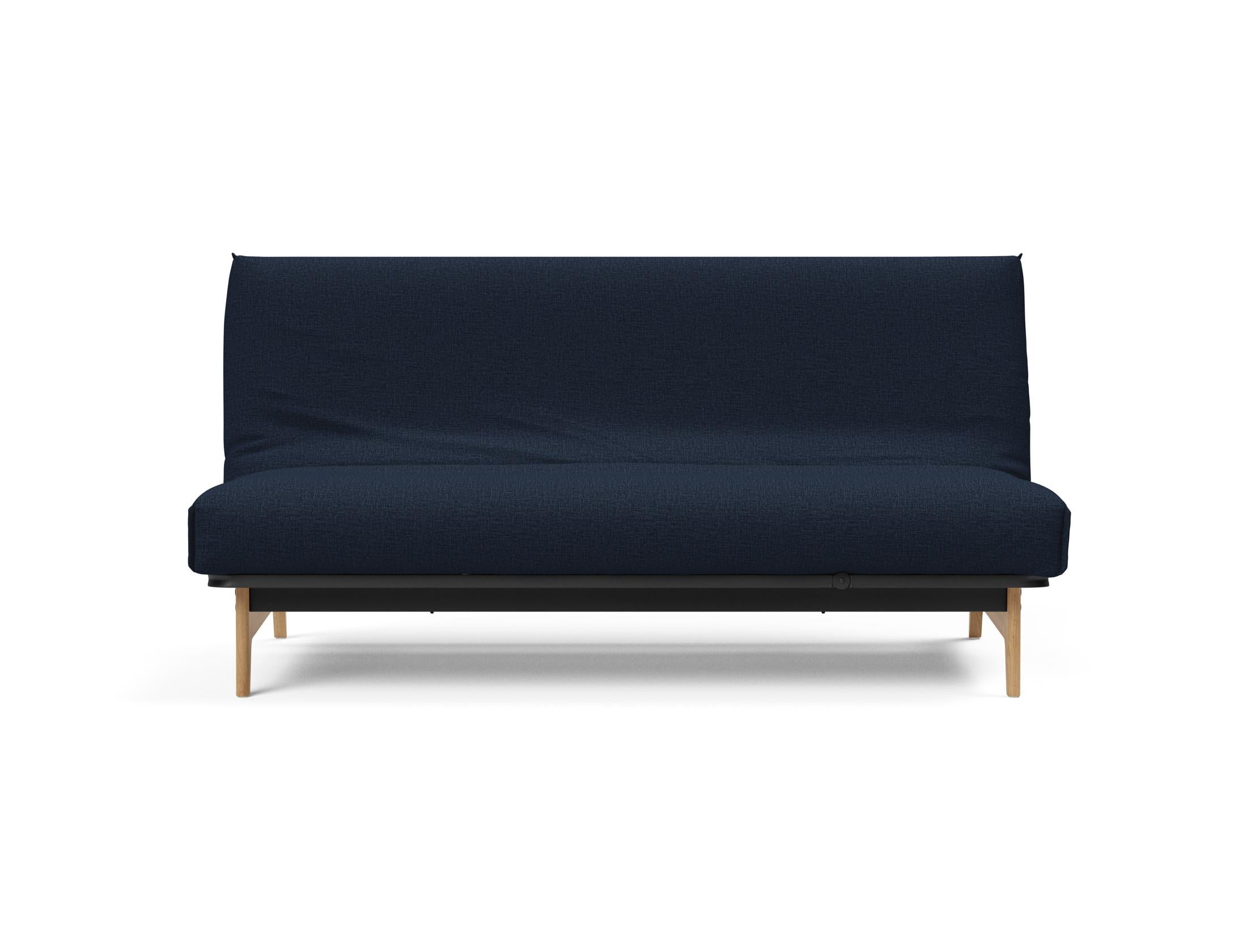 Entdecken Sie das Aslak 140 Bettsofa von Innovation Living – stilvolles skandinavisches Design trifft auf vielseitige Funktionalität und hohen Schlafkomfort.