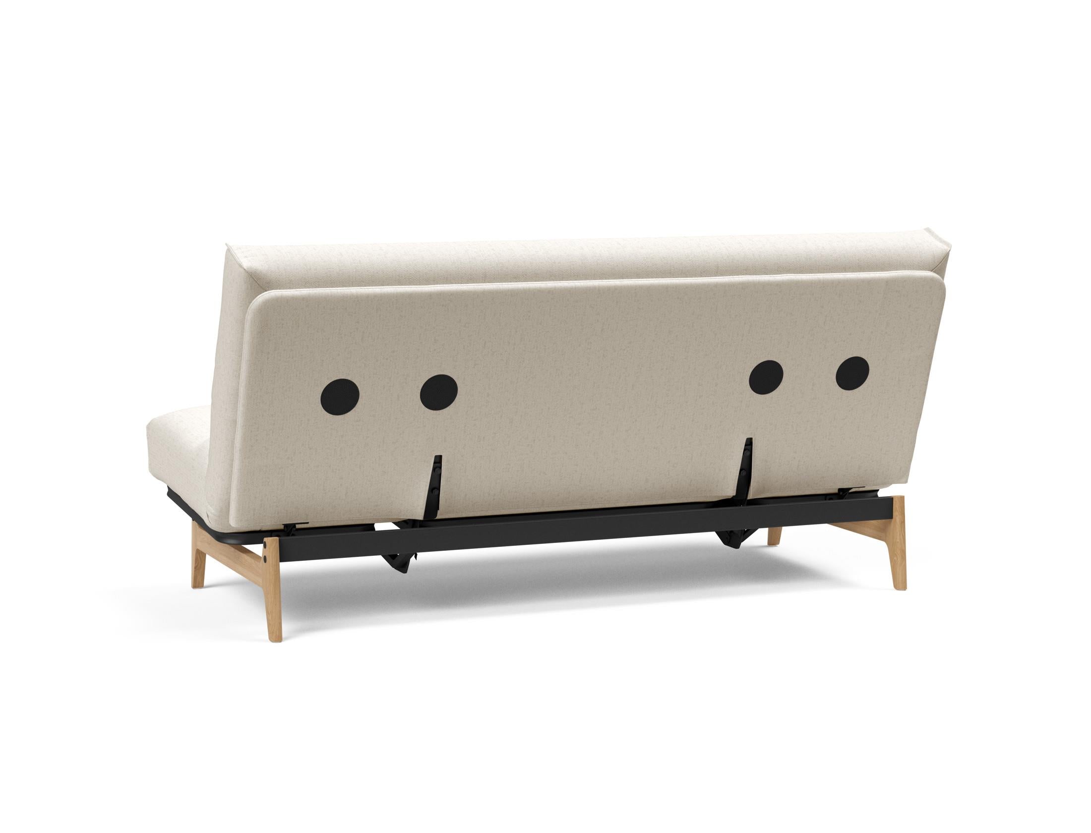 Erleben Sie das Aslak 140 Bettsofa von Innovation Living – modernes skandinavisches Design vereint mit optimalem Schlafkomfort und flexibler Nutzung.