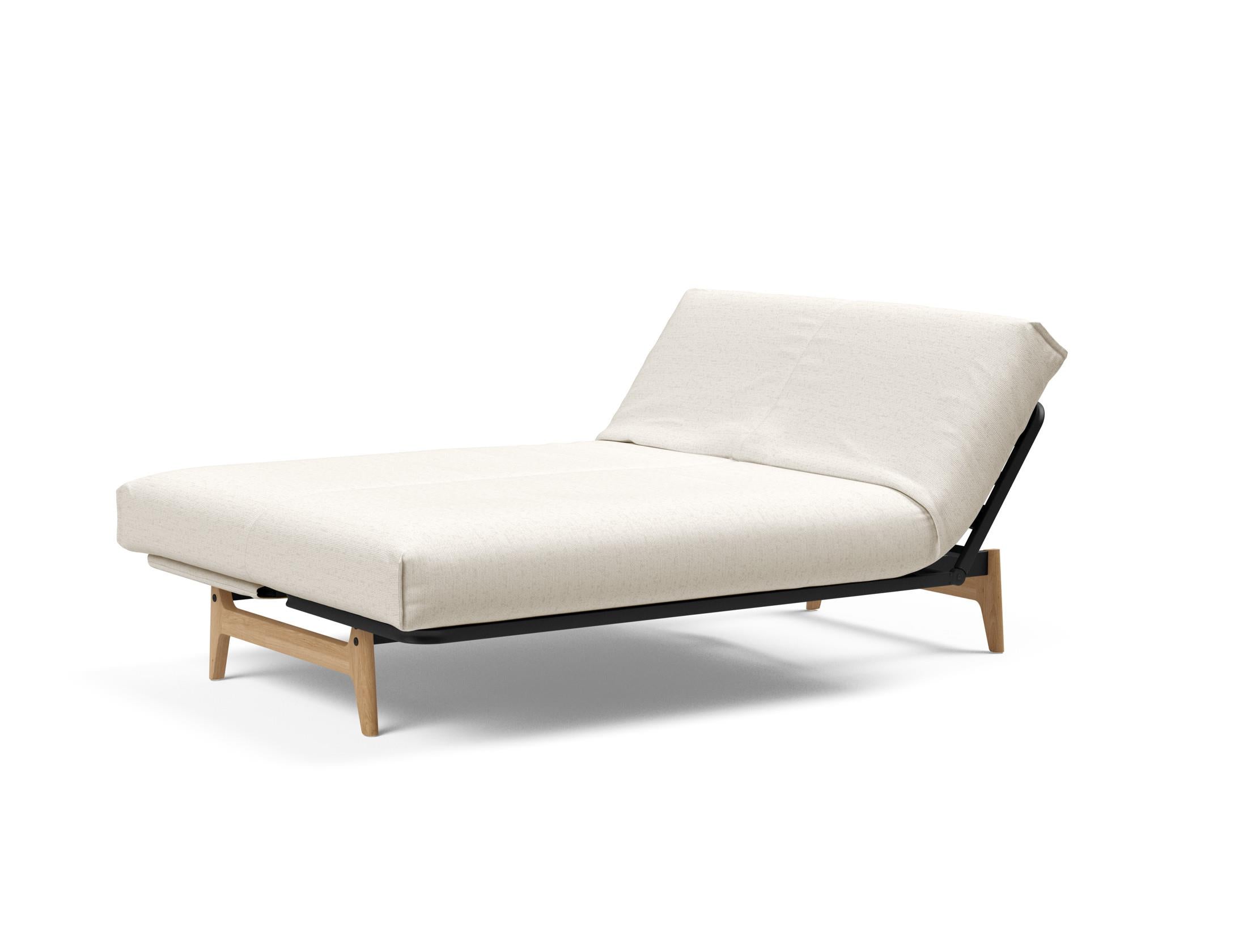 Erleben Sie das Aslak 140 Bettsofa von Innovation Living – modernes skandinavisches Design vereint mit optimalem Schlafkomfort und flexibler Nutzung.
