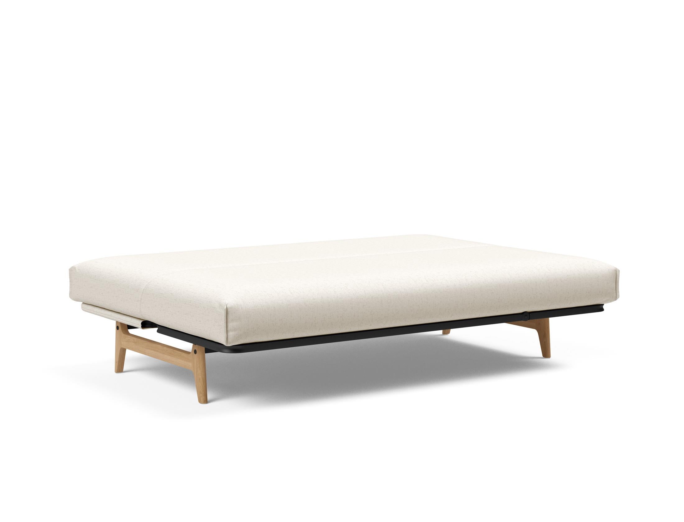 Entdecken Sie das Aslak 140 Bettsofa von Innovation Living – stilvolles skandinavisches Design trifft auf vielseitige Funktionalität und hohen Schlafkomfort.