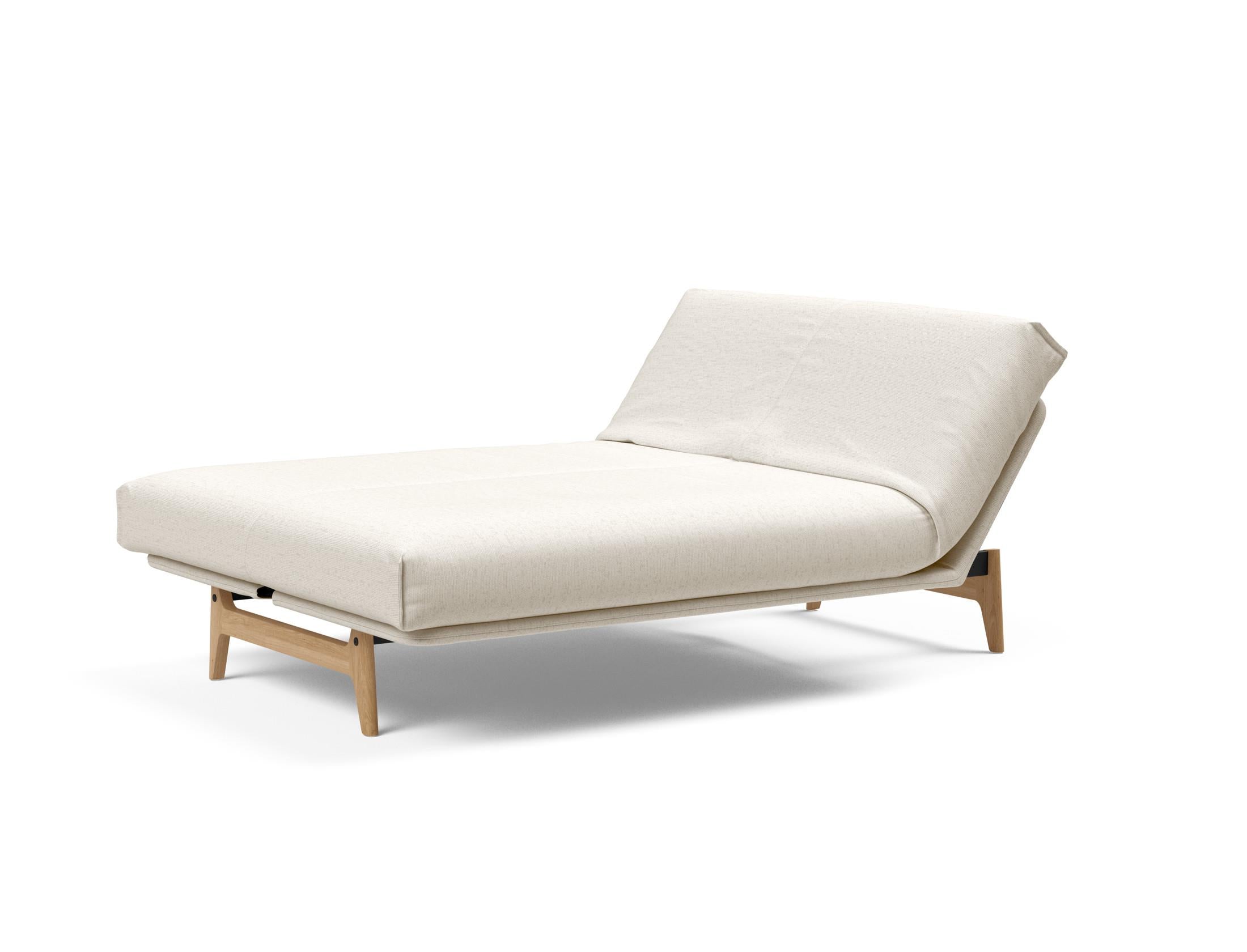 Erleben Sie das Aslak 140 Bettsofa Nordic Cover: Stilvolles Sofa und bequemes Gästebett in einem, ausgestattet mit hochwertigem Soft Spring Bezug.