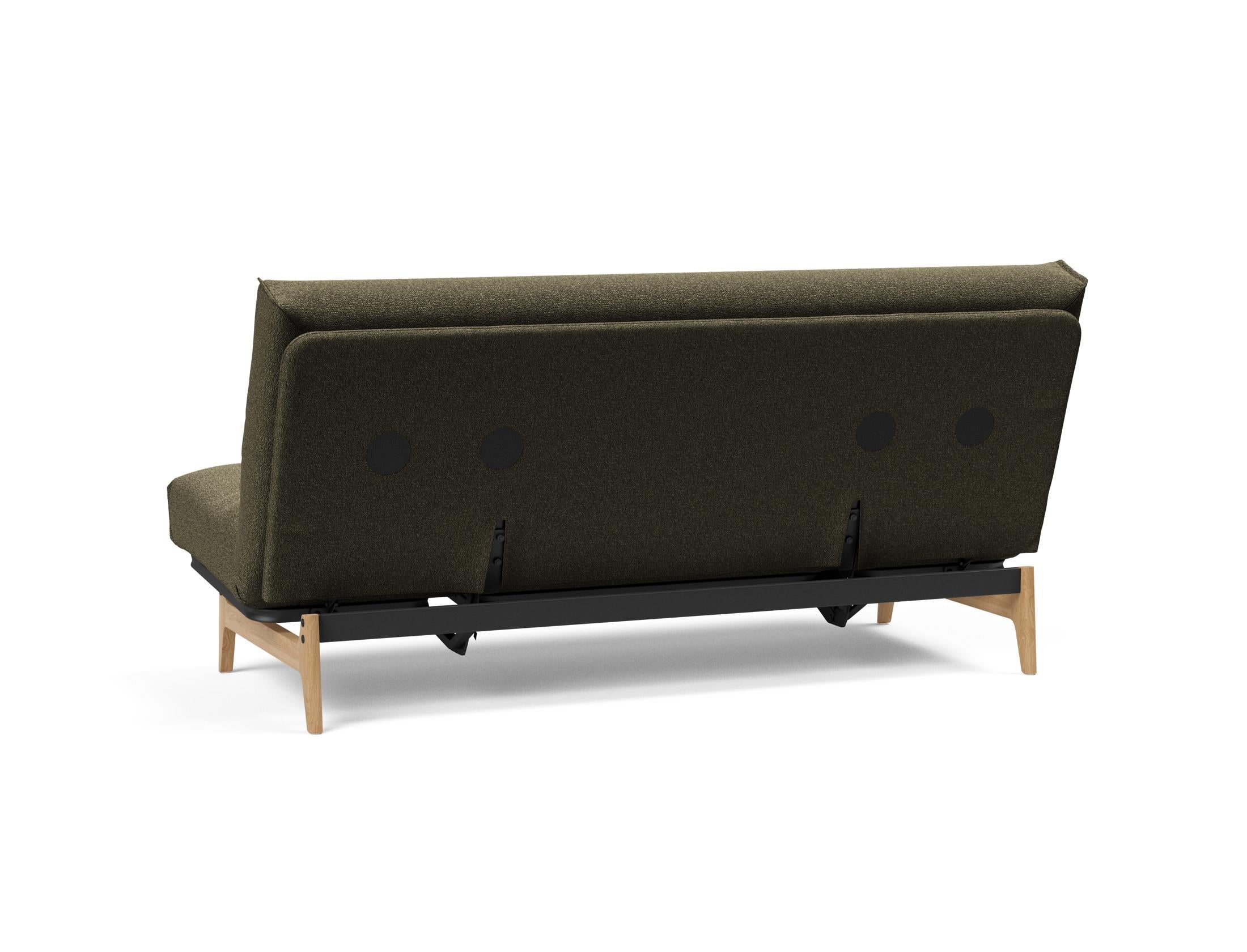 Erleben Sie das Aslak 140 Bettsofa von Innovation Living – modernes skandinavisches Design vereint mit optimalem Schlafkomfort und flexibler Nutzung.