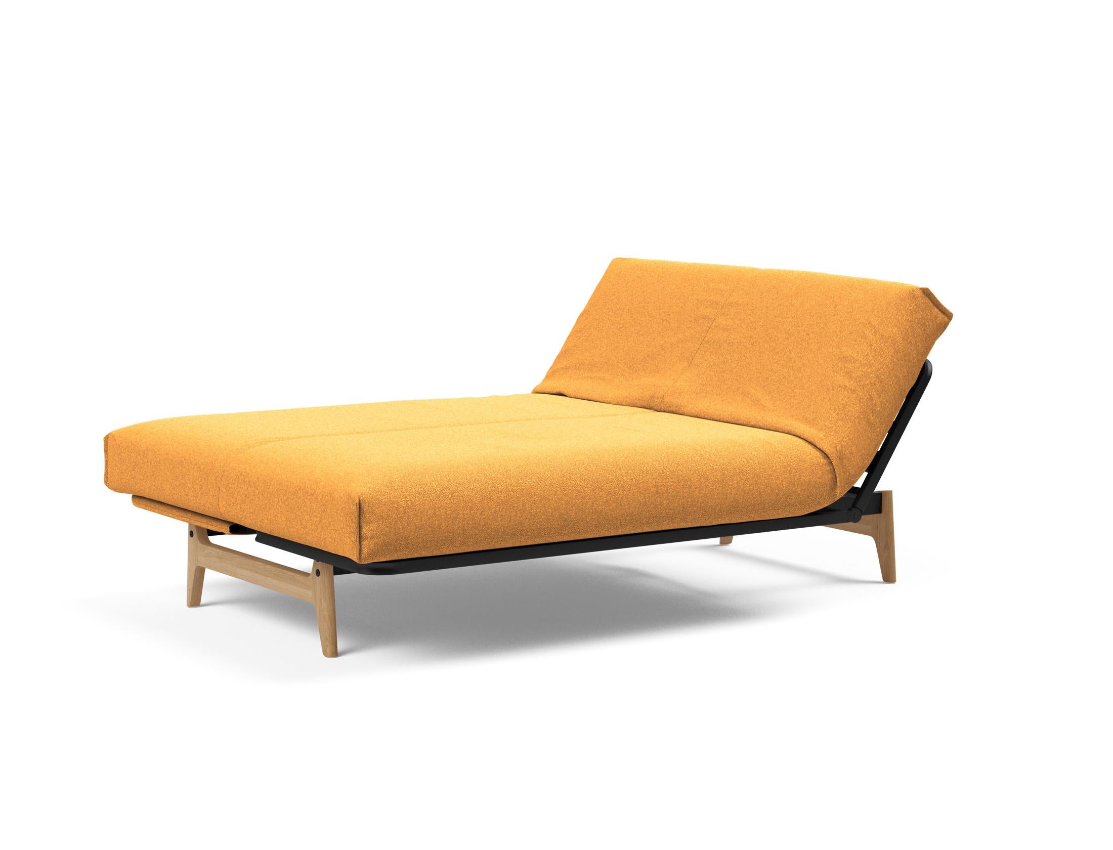 Erleben Sie das Aslak 140 Bettsofa von Innovation Living – modernes skandinavisches Design vereint mit optimalem Schlafkomfort und flexibler Nutzung.