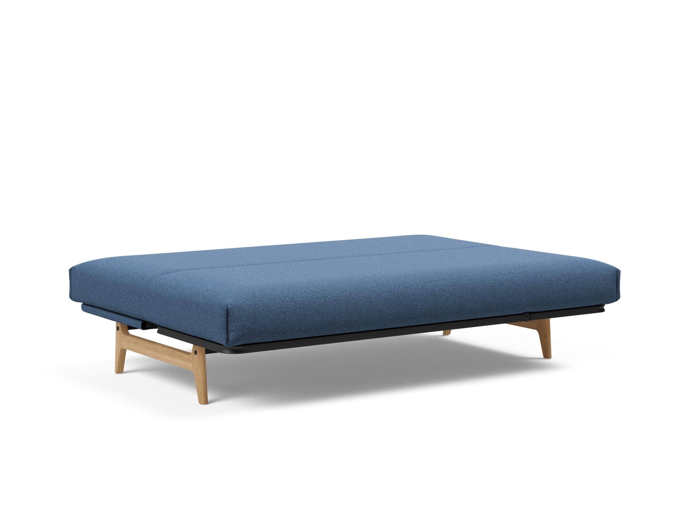 Entdecken Sie das Aslak 140 Bettsofa von Innovation Living – stilvolles skandinavisches Design trifft auf vielseitige Funktionalität und hohen Schlafkomfort.