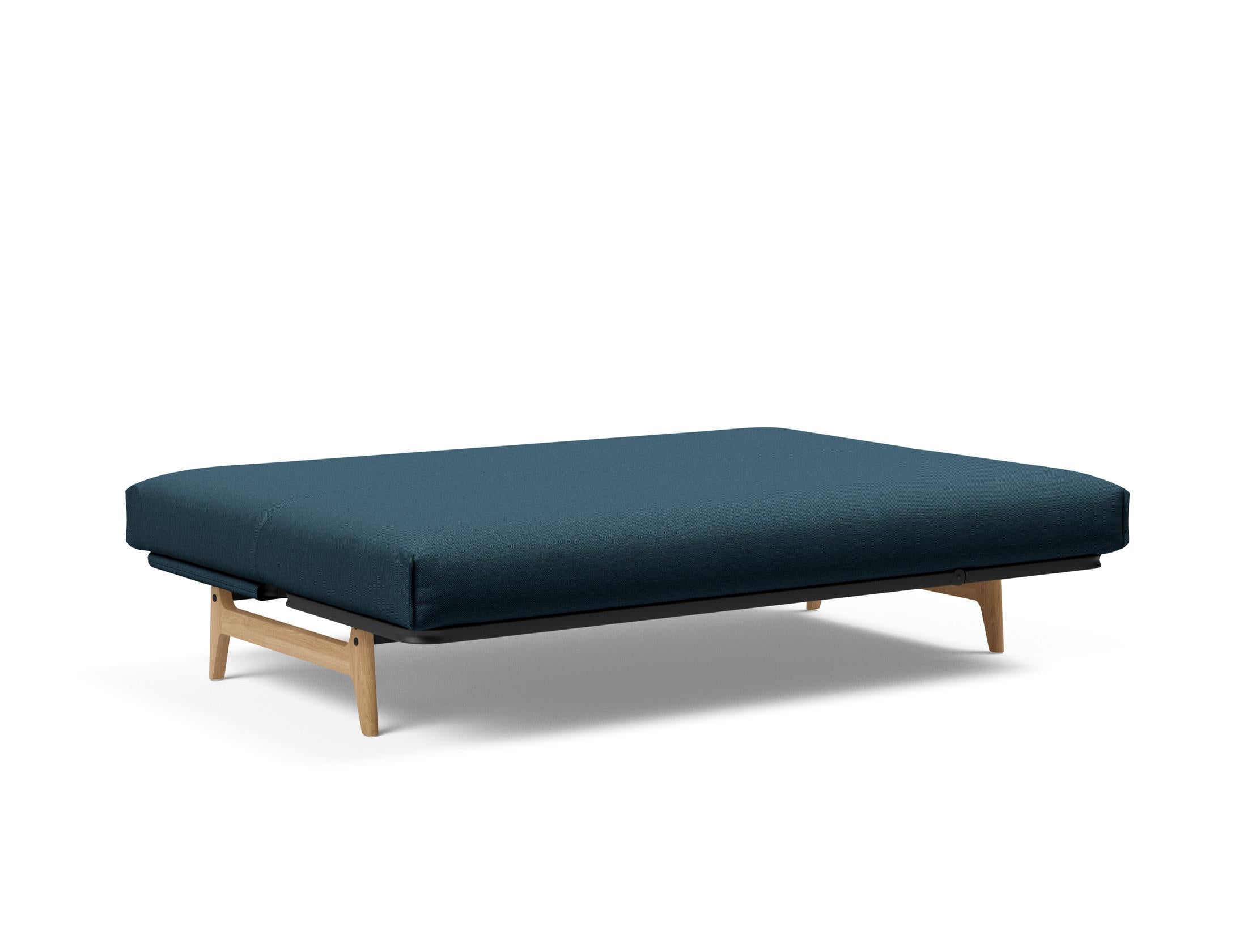 Erleben Sie das Aslak 140 Bettsofa von Innovation Living – modernes skandinavisches Design vereint mit optimalem Schlafkomfort und flexibler Nutzung.