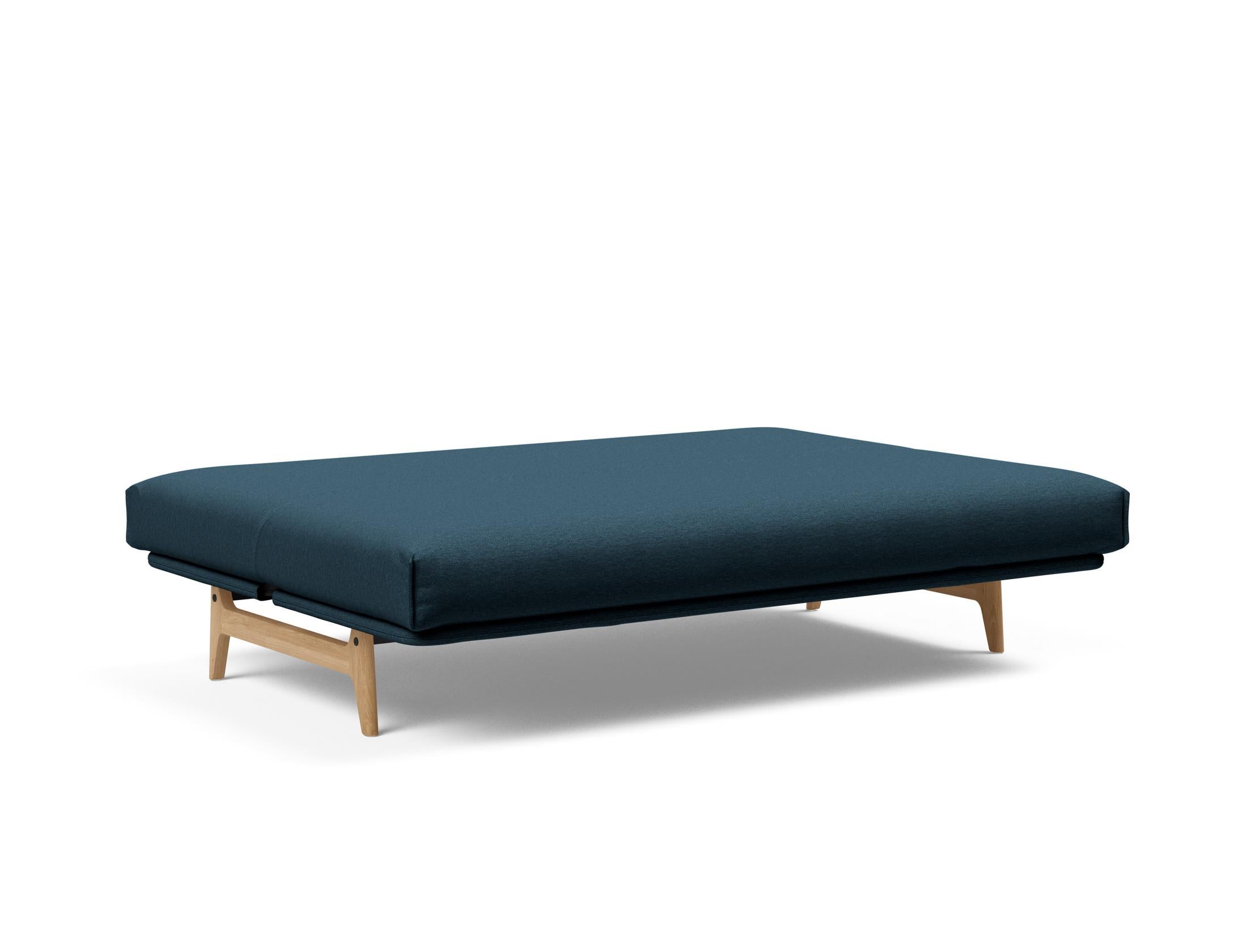 Entdecken Sie das Aslak 140 Bettsofa von Innovation Living – stilvolles skandinavisches Design trifft auf vielseitige Funktionalität und hohen Schlafkomfort.
