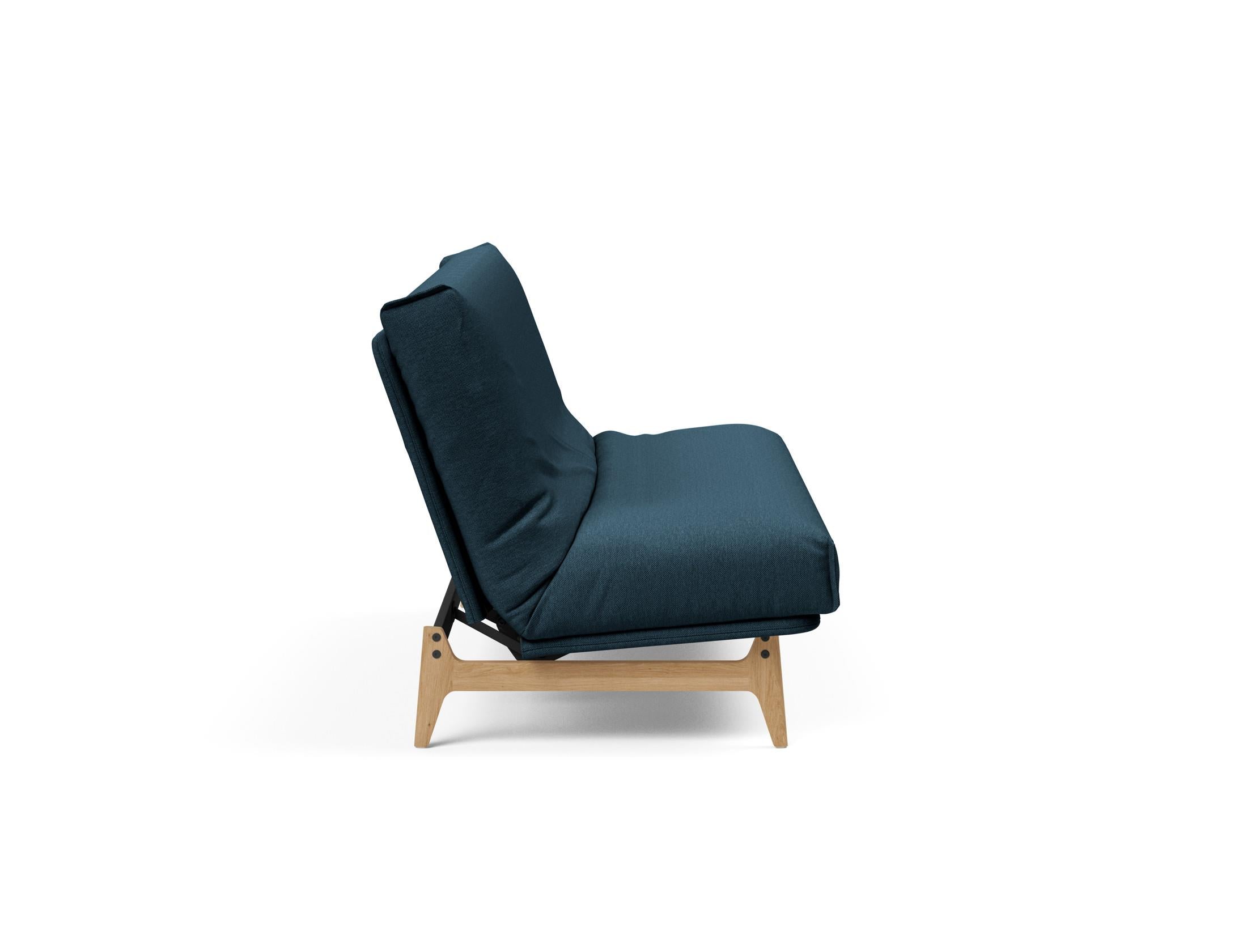 Entdecken Sie das Aslak 140 Bettsofa von Innovation Living – stilvolles skandinavisches Design trifft auf vielseitige Funktionalität und hohen Schlafkomfort.