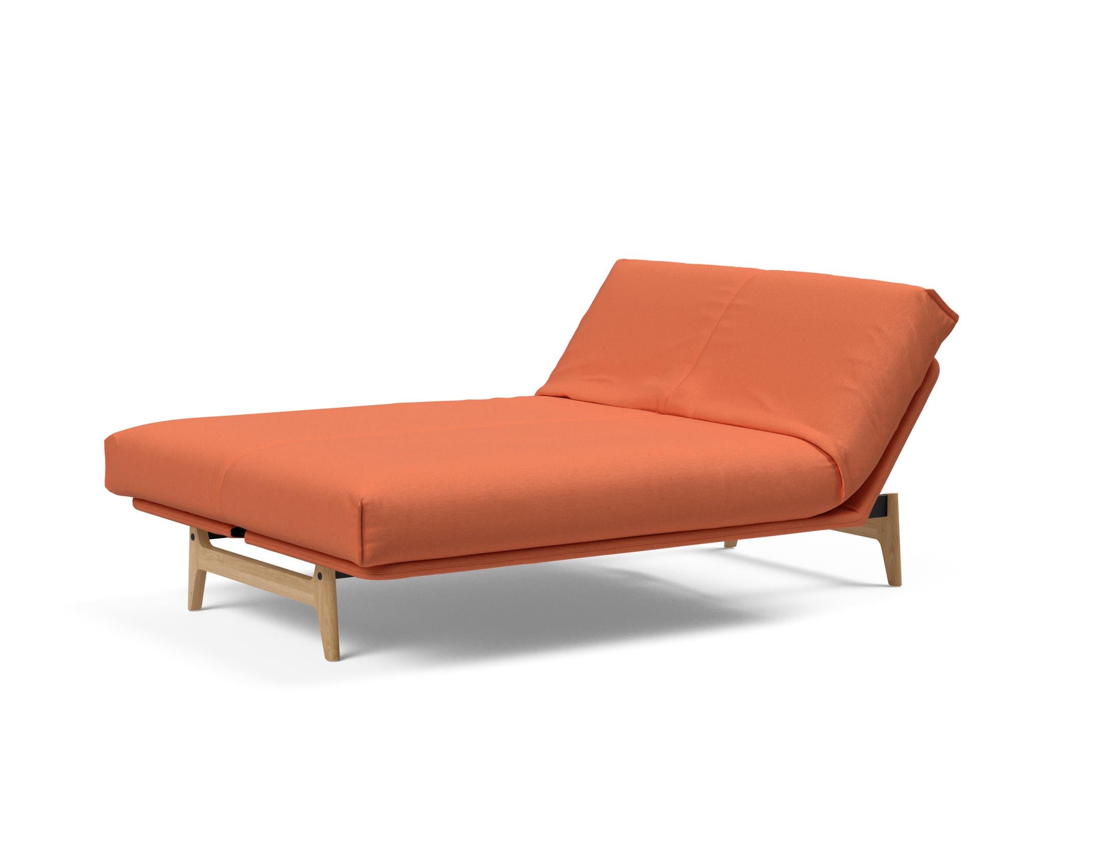 Entdecken Sie das Aslak 140 Bettsofa von Innovation Living – stilvolles skandinavisches Design trifft auf vielseitige Funktionalität und hohen Schlafkomfort.