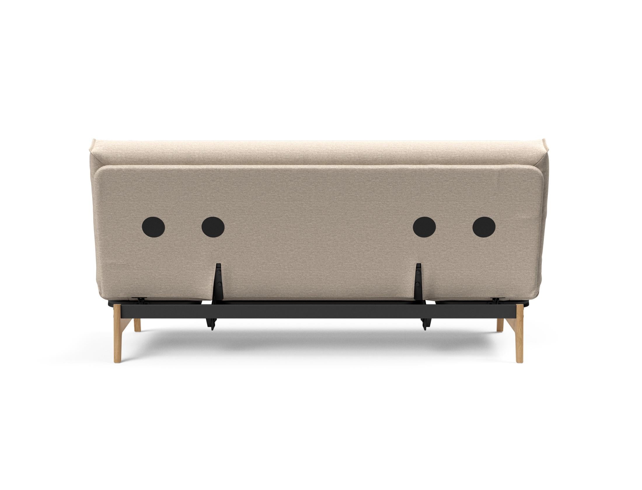 Erleben Sie das Aslak 140 Bettsofa von Innovation Living – modernes skandinavisches Design vereint mit optimalem Schlafkomfort und flexibler Nutzung.