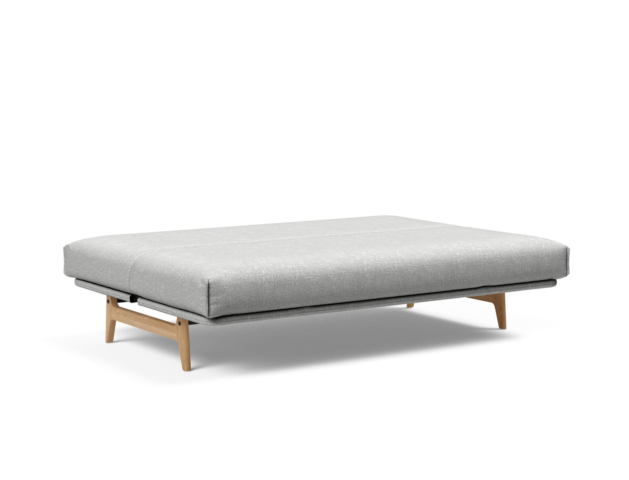 Entdecken Sie das Aslak 140 Bettsofa von Innovation Living – stilvolles skandinavisches Design trifft auf vielseitige Funktionalität und hohen Schlafkomfort.