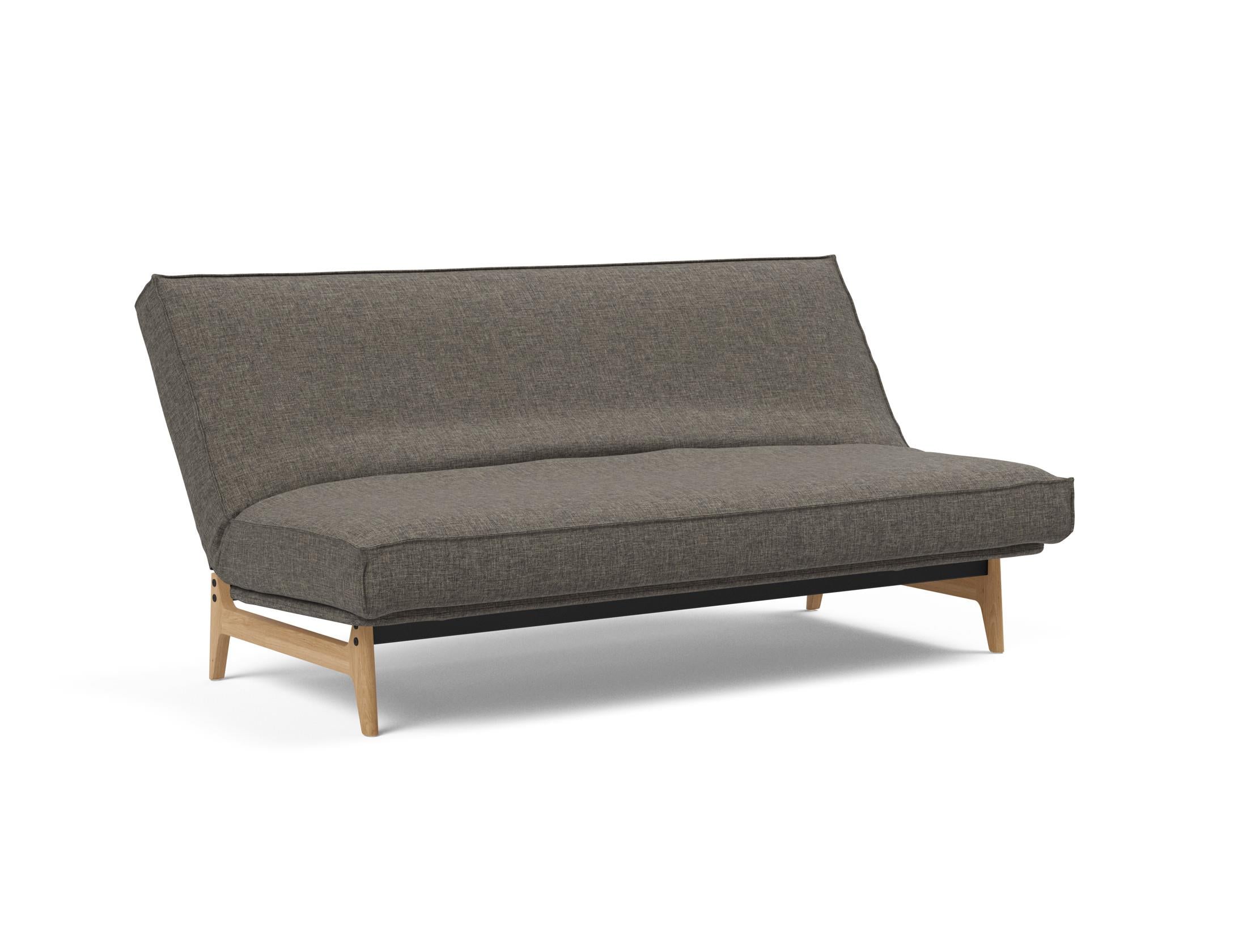 Erleben Sie das Aslak 140 Bettsofa mit Sharp Plus Cover – stilvolles Design, herausragender Komfort und flexible Nutzung für jeden Raum.