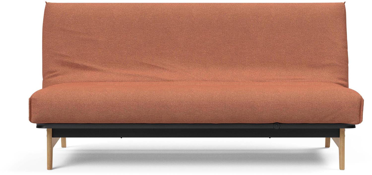 Erleben Sie das Aslak 140 Bettsofa von Innovation Living – modernes skandinavisches Design, flexibel einsetzbar und mit robustem Nordic Cover aus Latex.