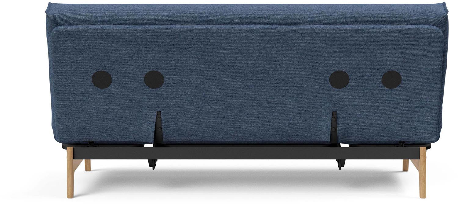 Entdecken Sie das Aslak 140 Bettsofa von Innovation Living – stilvolles skandinavisches Design, vielseitig und mit langlebigem Nordic Cover aus Latex.