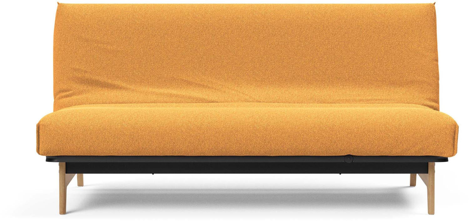 Erleben Sie das Aslak 140 Bettsofa von Innovation Living – modernes skandinavisches Design, flexibel einsetzbar und mit robustem Nordic Cover aus Latex.