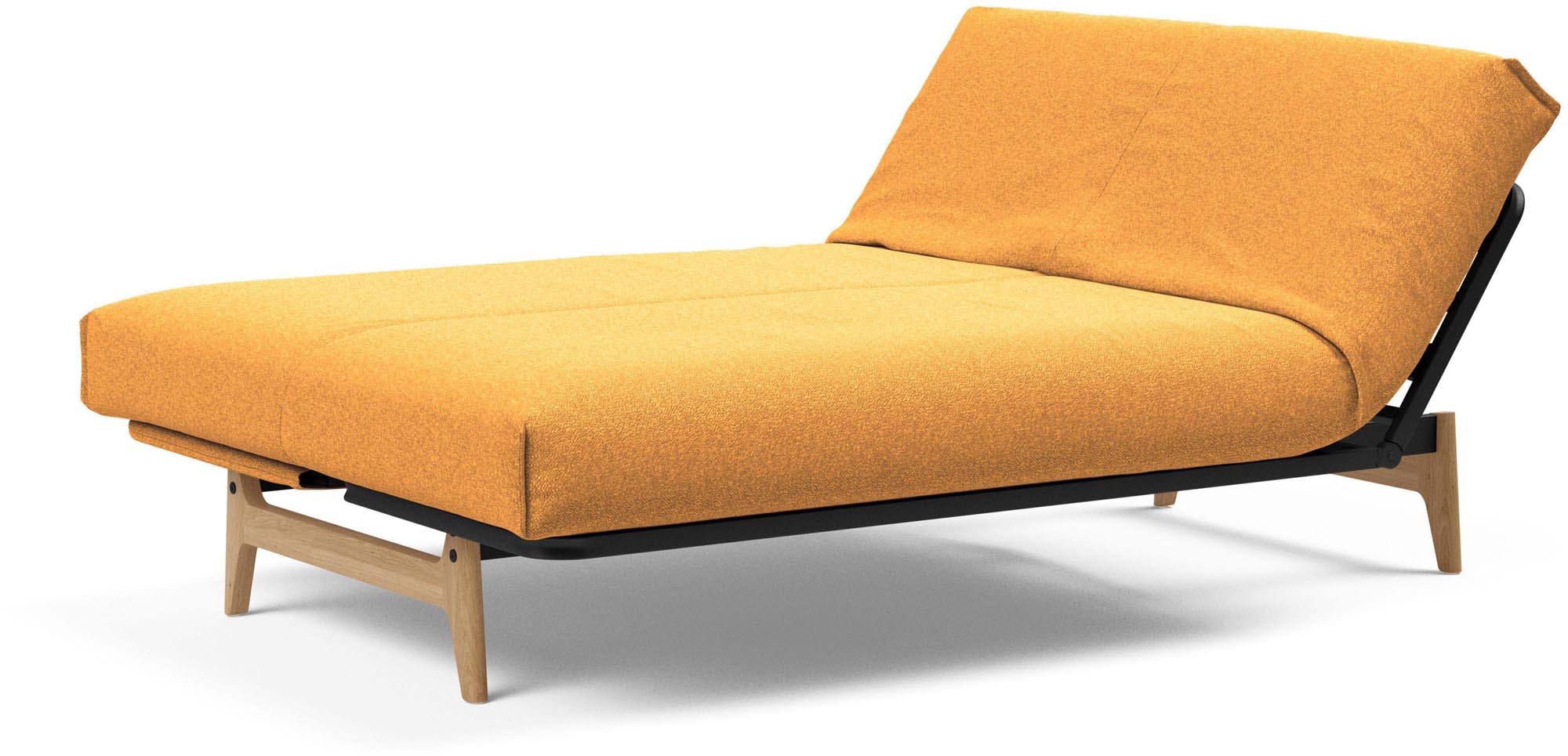 Erleben Sie das Aslak 140 Bettsofa von Innovation Living – modernes skandinavisches Design, flexibel einsetzbar und mit robustem Nordic Cover aus Latex.
