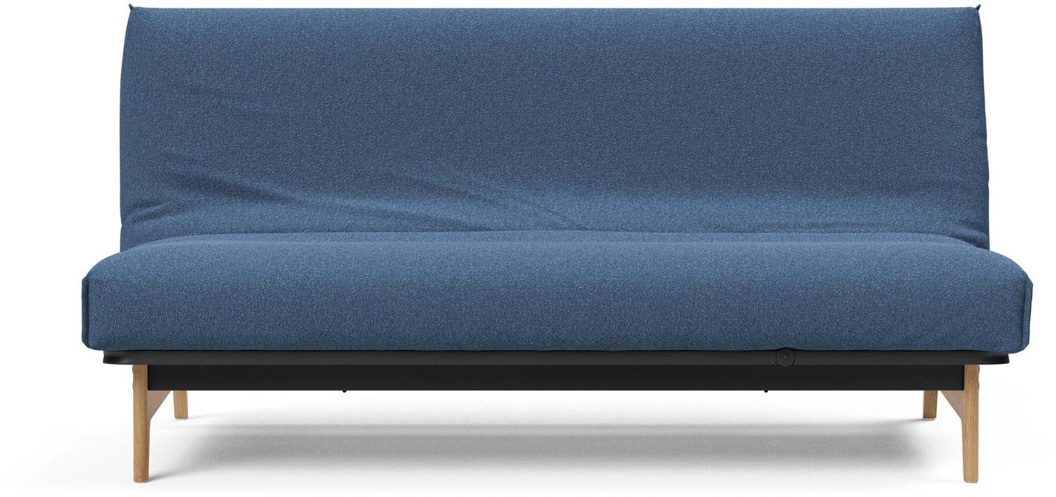 Erleben Sie das Aslak 140 Bettsofa von Innovation Living – modernes skandinavisches Design, flexibel einsetzbar und mit robustem Nordic Cover aus Latex.