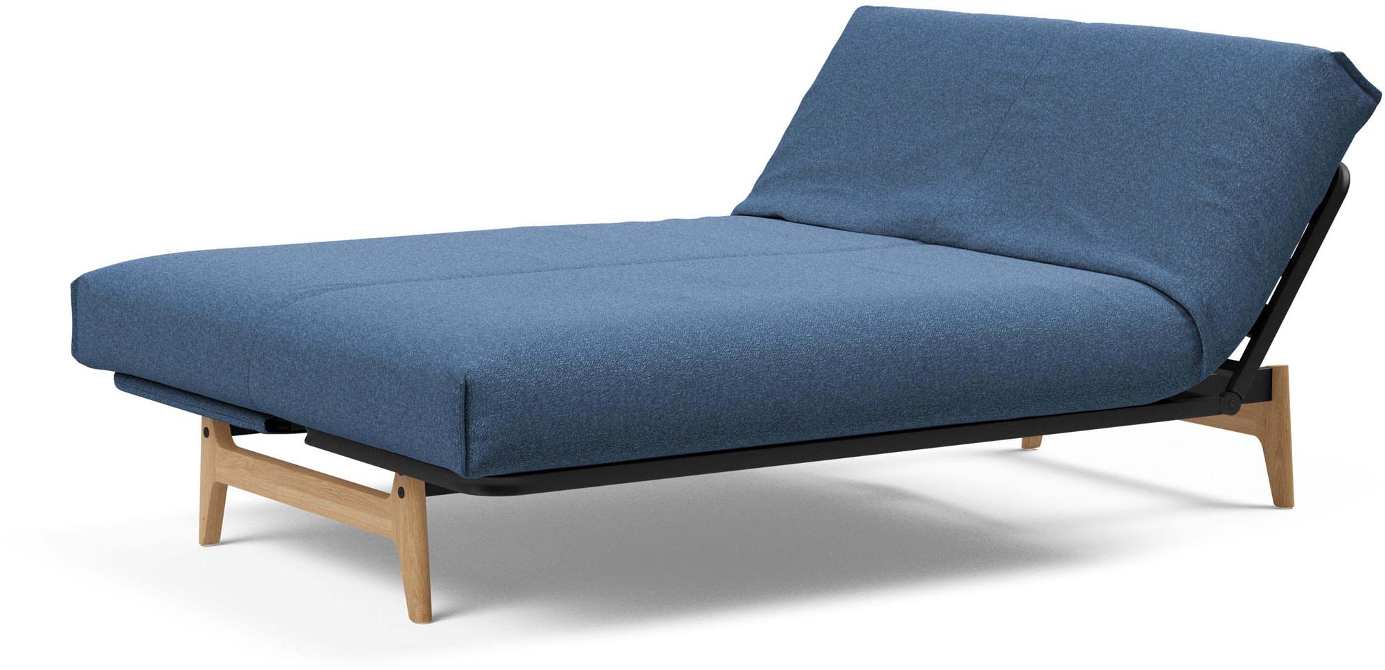 Erleben Sie das Aslak 140 Bettsofa von Innovation Living – modernes skandinavisches Design, flexibel einsetzbar und mit robustem Nordic Cover aus Latex.