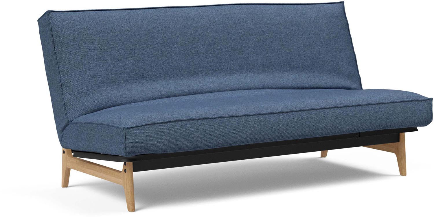 Entdecken Sie das Aslak 140 Bettsofa mit strapazierfähigem Sharp Plus Cover von Innovation Living – ideal für stilvolle Räume und vielseitige Nutzung.
