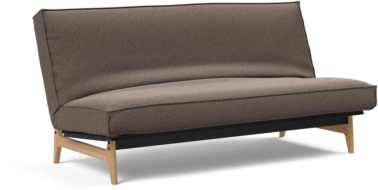 Entdecken Sie das Aslak 140 Bettsofa mit strapazierfähigem Sharp Plus Cover von Innovation Living – ideal für stilvolle Räume und vielseitige Nutzung.