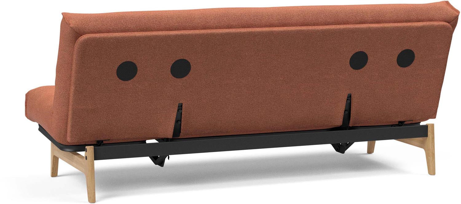 Entdecken Sie das Aslak 120 Bettsofa Nordic Classic von Innovation Living: stilvolles skandinavisches Design, perfekt für kompakte Wohnräume und entspannende Nächte.