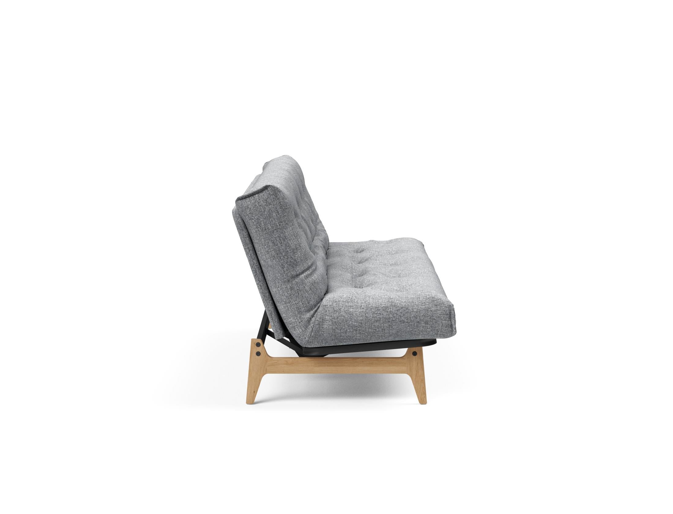 Entdecken Sie das Aslak 120 Bettsofa Nordic: Elegantes Design und vielseitige Nutzung vereinen sich in hochwertigem Classic-Bezug für Ihr Zuhause.