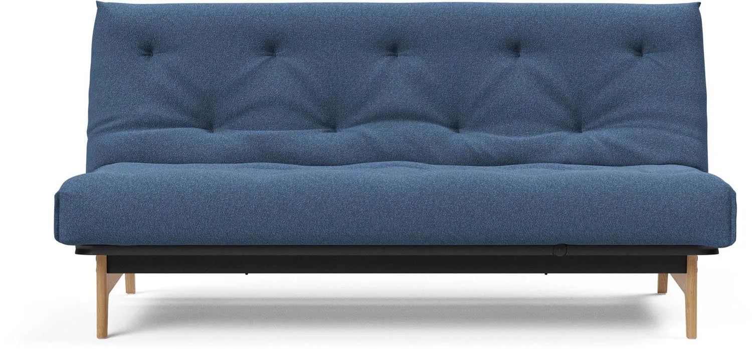 Entdecken Sie das Aslak 140 Bettsofa Nordic Classic von Innovation Living: stilvolles skandinavisches Design, vielseitig und ideal für kleine Räume.