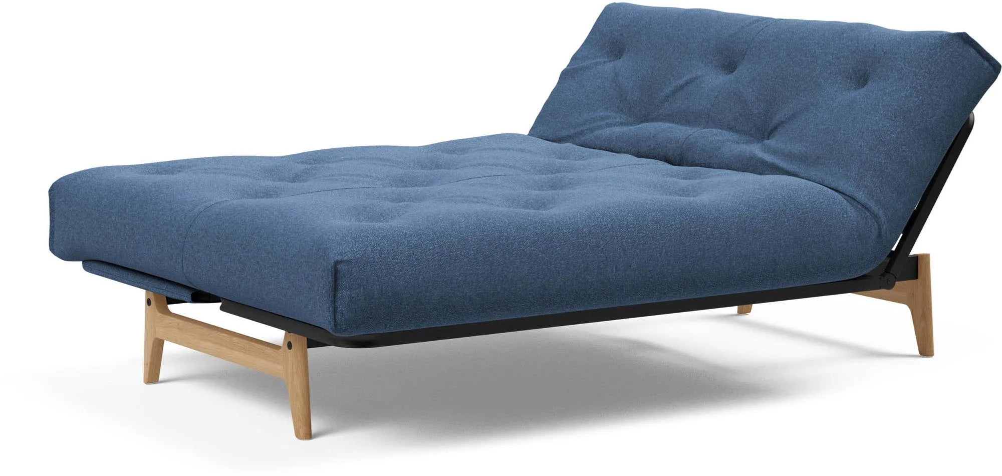 Entdecken Sie das Aslak 140 Bettsofa Nordic Classic von Innovation Living: stilvolles skandinavisches Design, vielseitig und ideal für kleine Räume.