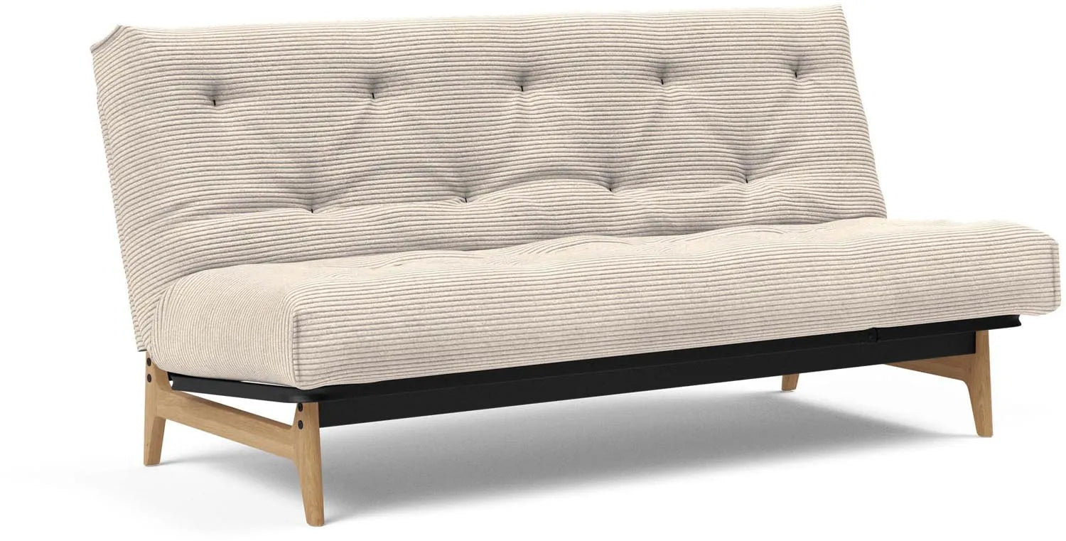 Entdecken Sie das Aslak 140 Bettsofa Nordic Classic von Innovation Living: stilvolles skandinavisches Design, vielseitig und ideal für kleine Räume.