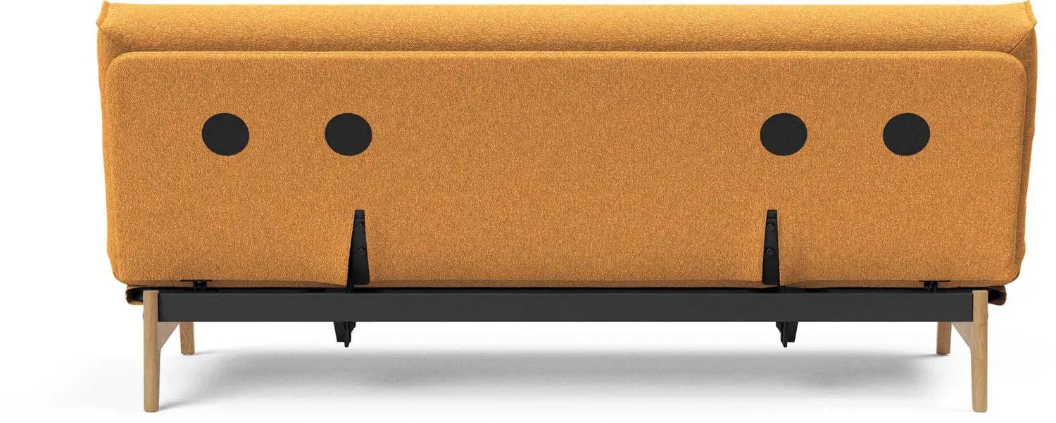 Entdecken Sie das Aslak 120 Bettsofa mit Nordic Cover von Innovation Living – stilvoll, platzsparend und perfekt für Gästeübernachtungen.