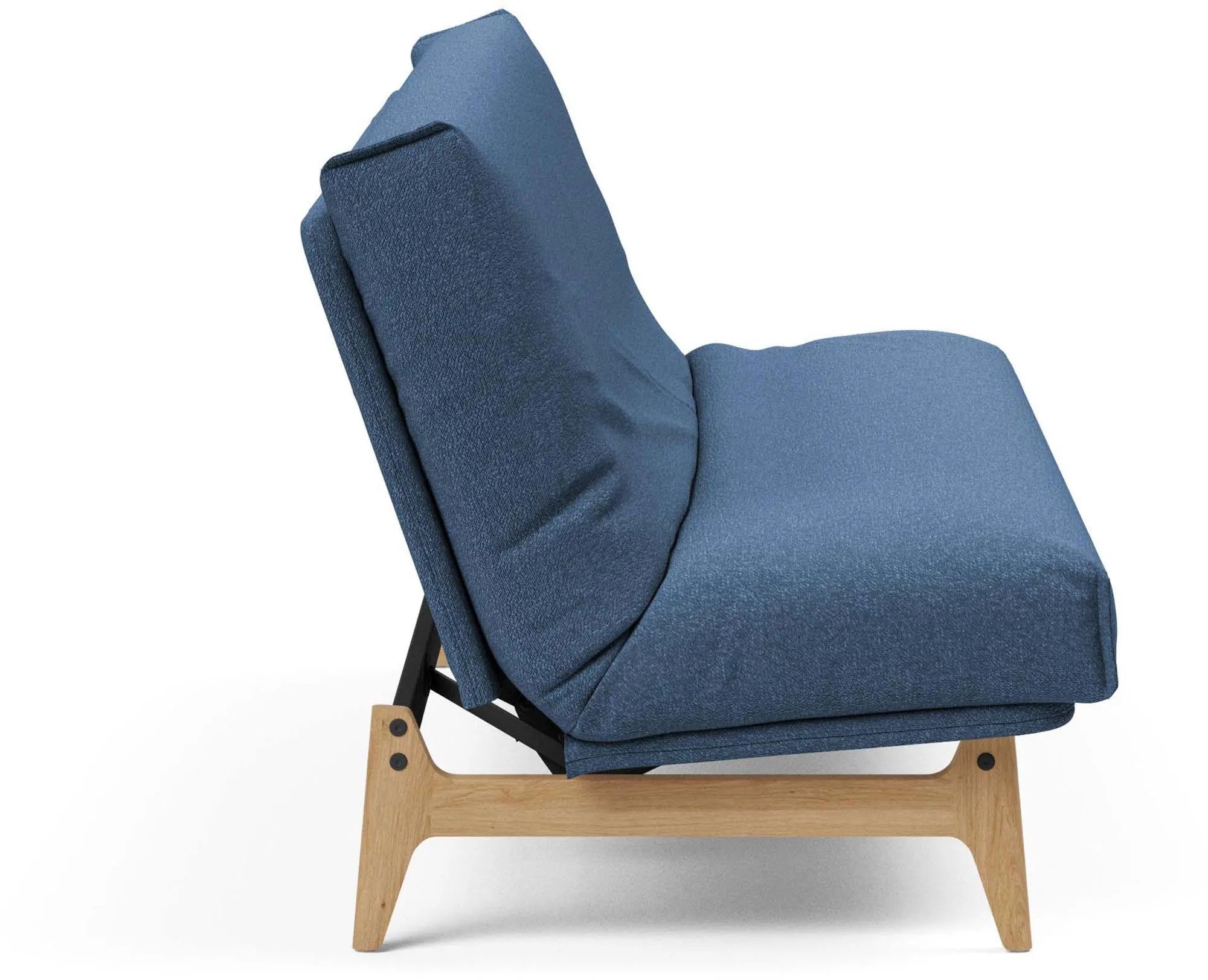 Entdecken Sie das Aslak 120 Bettsofa mit Nordic Cover von Innovation Living – stilvoll, platzsparend und perfekt für Gästeübernachtungen.