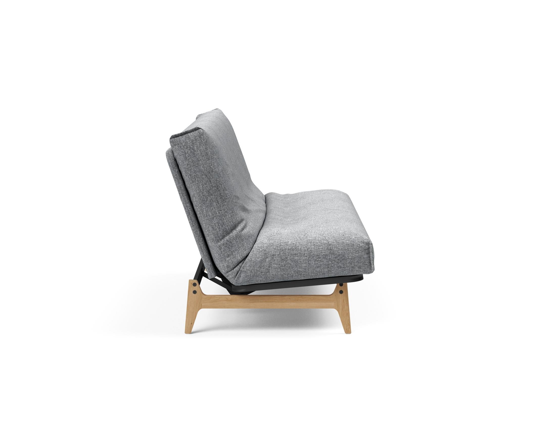 Erleben Sie das Aslak 140 Bettsofa von Innovation Living – modernes skandinavisches Design, flexibel einsetzbar und mit robustem Nordic Cover aus Latex.