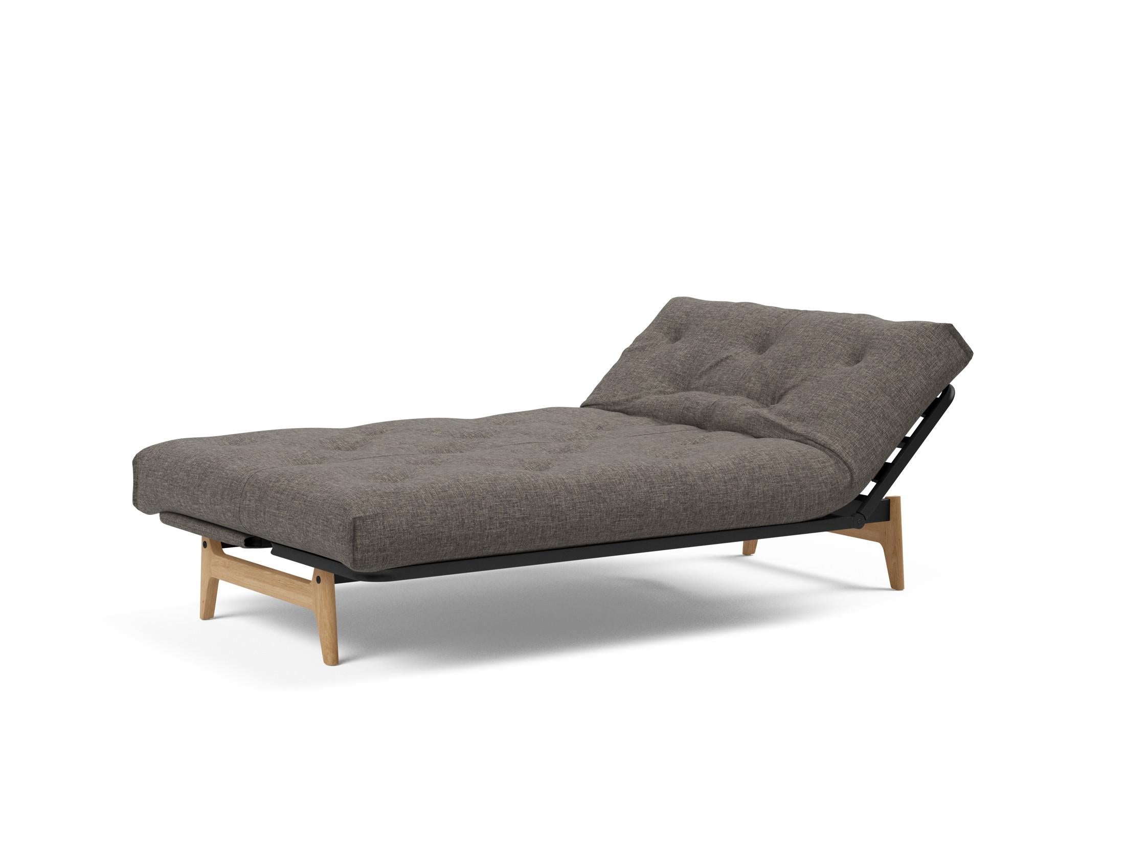 Aslak 120 Bettsofa Nordic: Modernes Design mit Soft Spring Bezug, perfekt für entspannte Abende und stilvolle Einrichtungsideen.