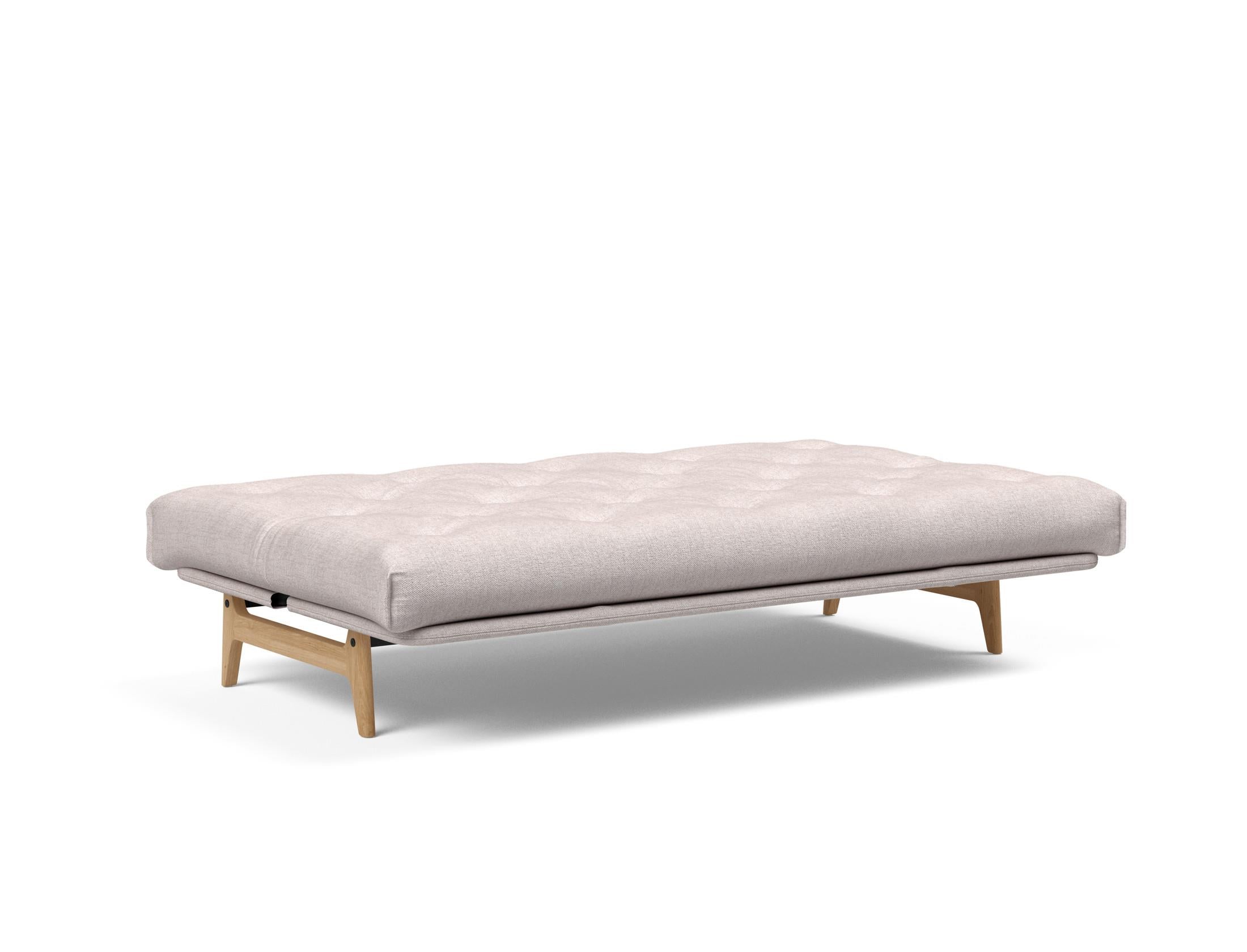 Aslak 120 Bettsofa Nordic: Modernes Design mit Soft Spring Bezug, perfekt für entspannte Abende und stilvolle Einrichtungsideen.