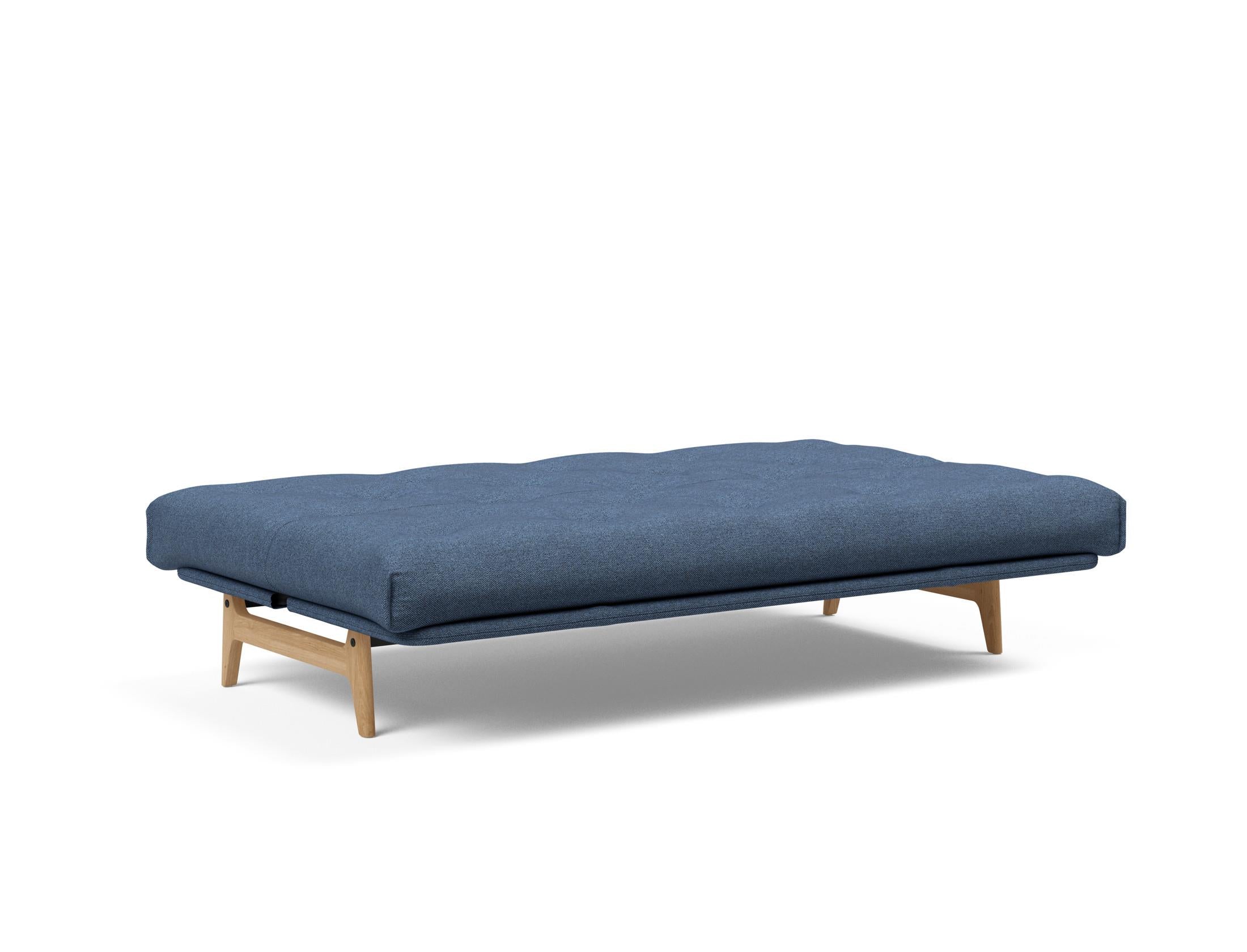 Aslak 120 Bettsofa Nordic: Modernes Design mit Soft Spring Bezug, perfekt für entspannte Abende und stilvolle Einrichtungsideen.