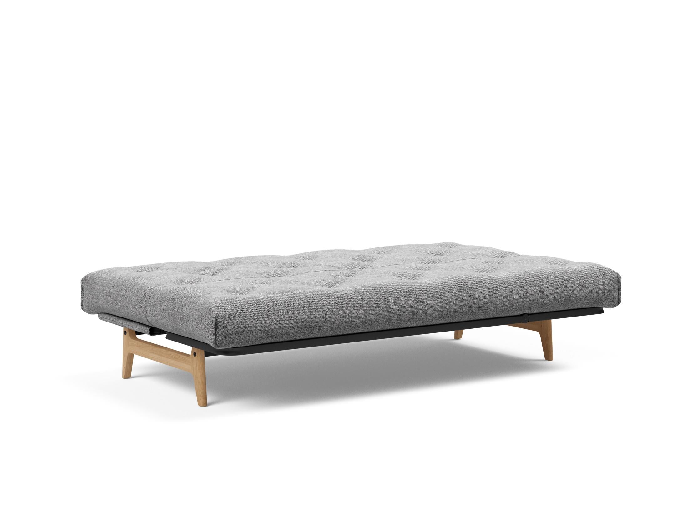 Aslak 120 Bettsofa Nordic: Modernes Design mit Soft Spring Bezug, perfekt für entspannte Abende und stilvolle Einrichtungsideen.