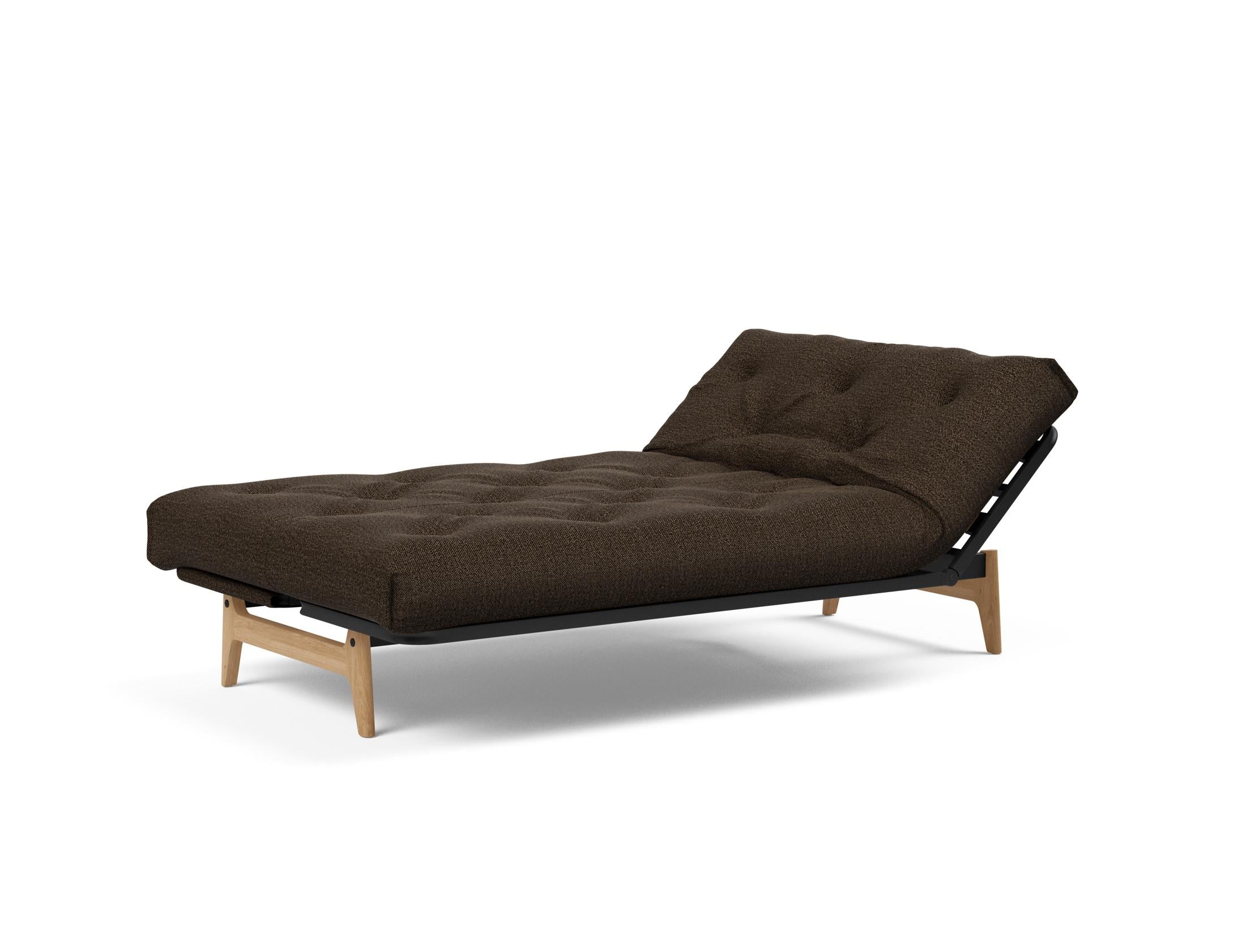 Aslak 120 Bettsofa Nordic: Modernes Design mit Soft Spring Bezug, perfekt für entspannte Abende und stilvolle Einrichtungsideen.