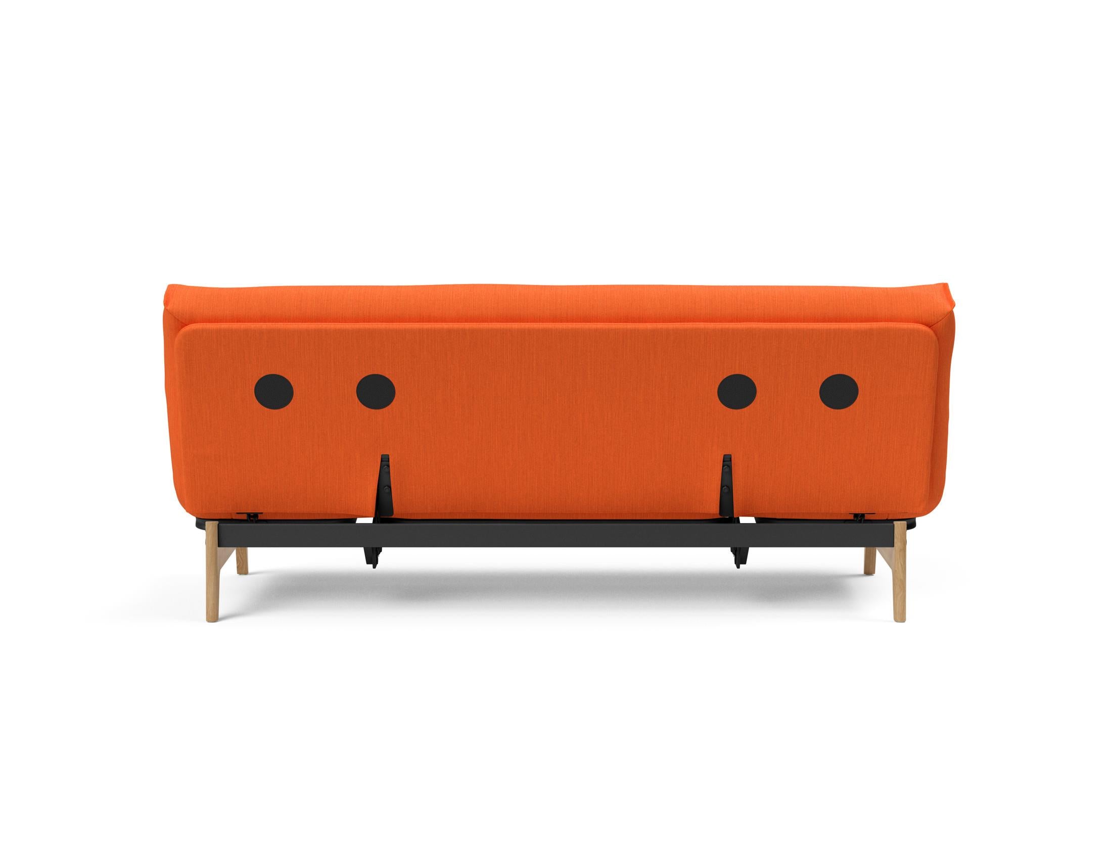 Aslak 120 Bettsofa Nordic: Modernes Design mit Soft Spring Bezug, perfekt für entspannte Abende und stilvolle Einrichtungsideen.