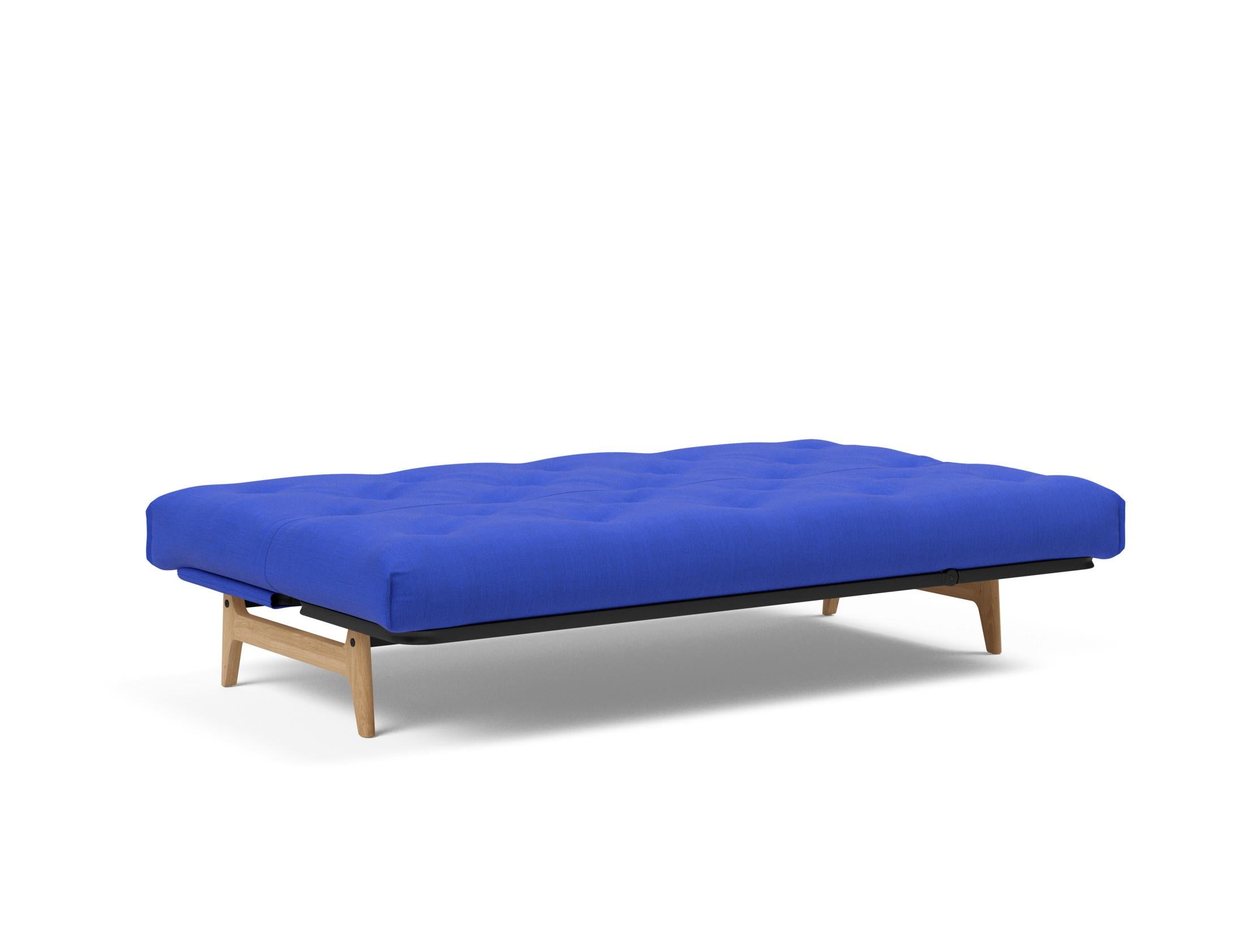 Aslak 120 Bettsofa Nordic: Modernes Design mit Soft Spring Bezug, perfekt für entspannte Abende und stilvolle Einrichtungsideen.
