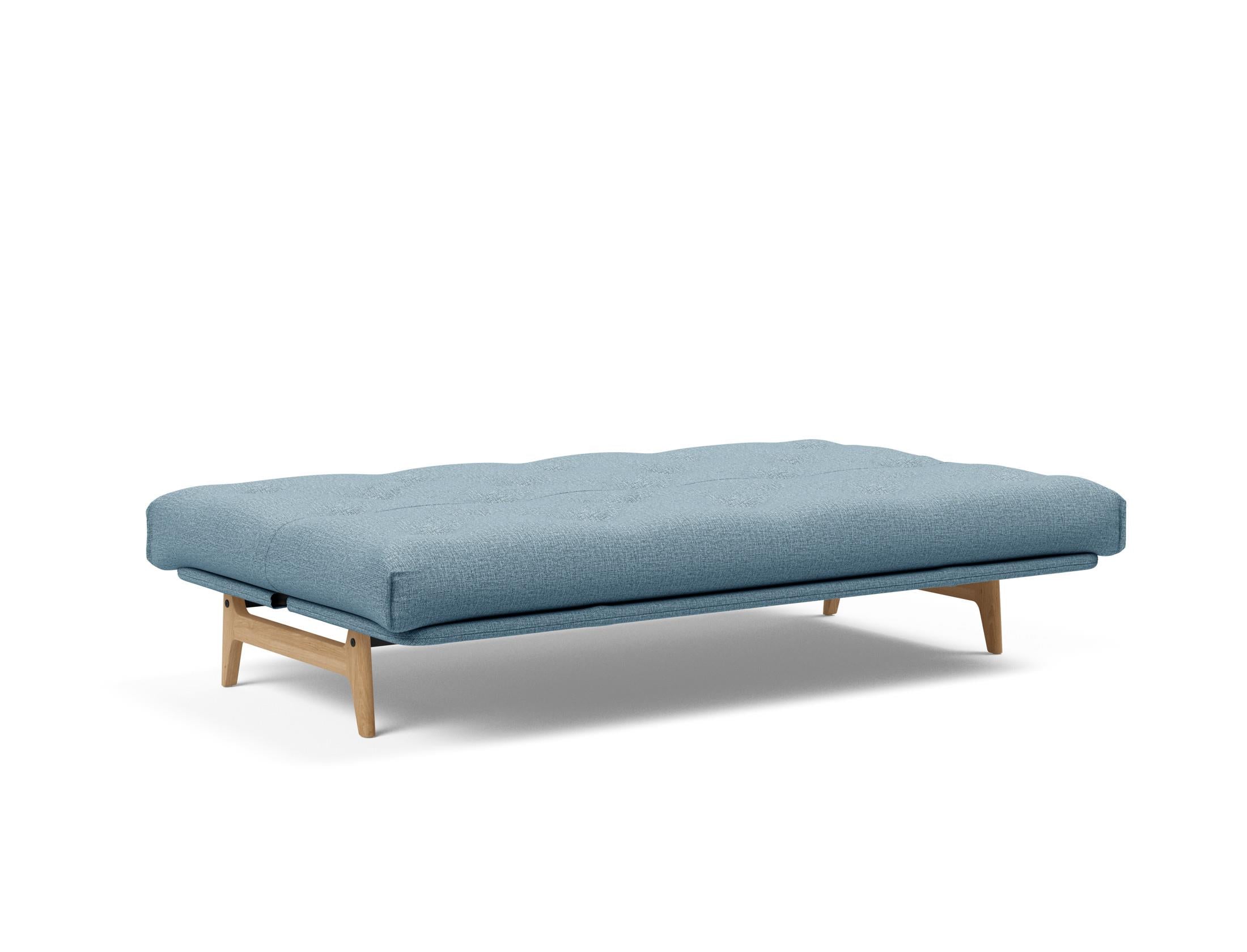 Aslak 120 Bettsofa Nordic: Modernes Design mit Soft Spring Bezug, perfekt für entspannte Abende und stilvolle Einrichtungsideen.