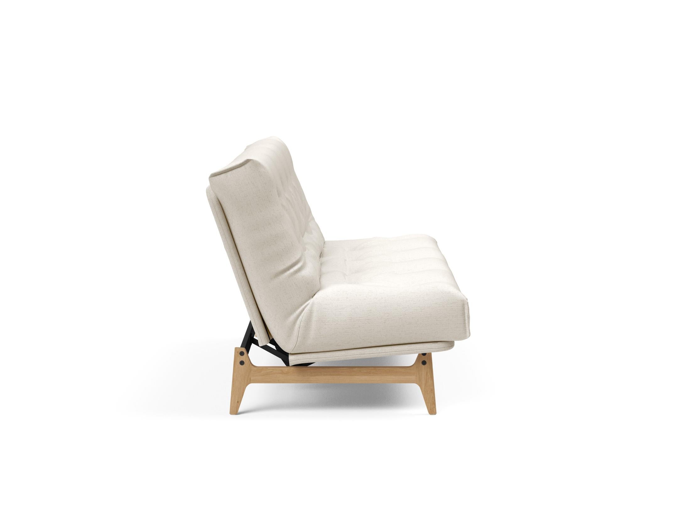 Entdecken Sie das Aslak 140 Bettsofa Nordic: Elegantes skandinavisches Design trifft auf den bequemen Soft Spring Bezug für erholsame Nächte.