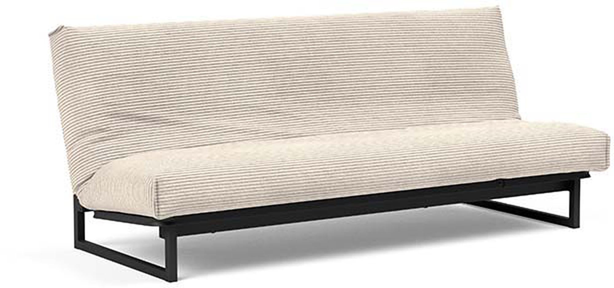 Erleben Sie das Fraction 120 Bettsofa Nordic Cover von Innovation Living: modernes Design, vielseitig einsetzbar und mit einer komfortablen Soft Spring-Matratze.