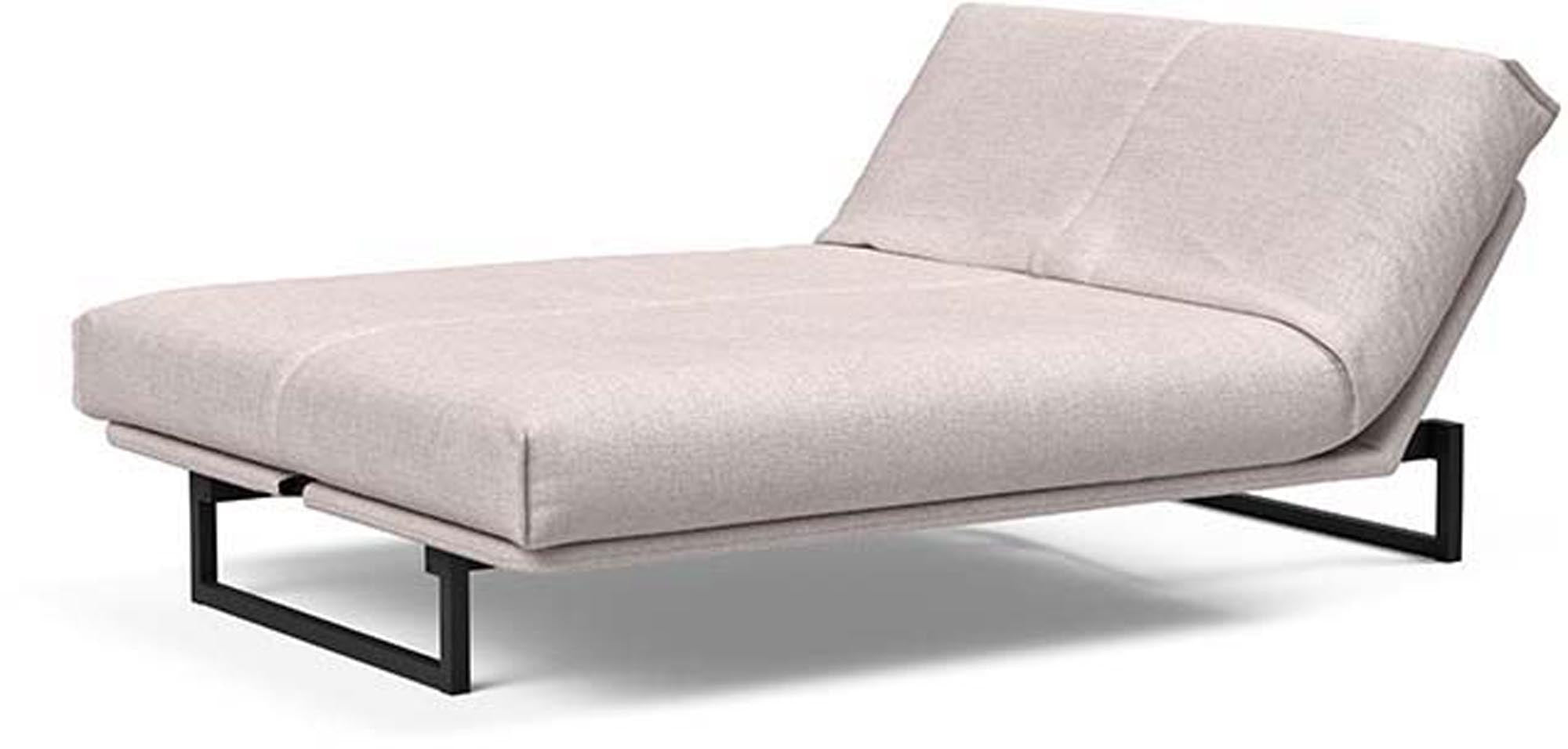 Erleben Sie das Fraction 140 Bettsofa mit Nordic Cover von Innovation Living: modernes Design, bequeme Soft Spring-Matratze, perfekt für kleine Räume.