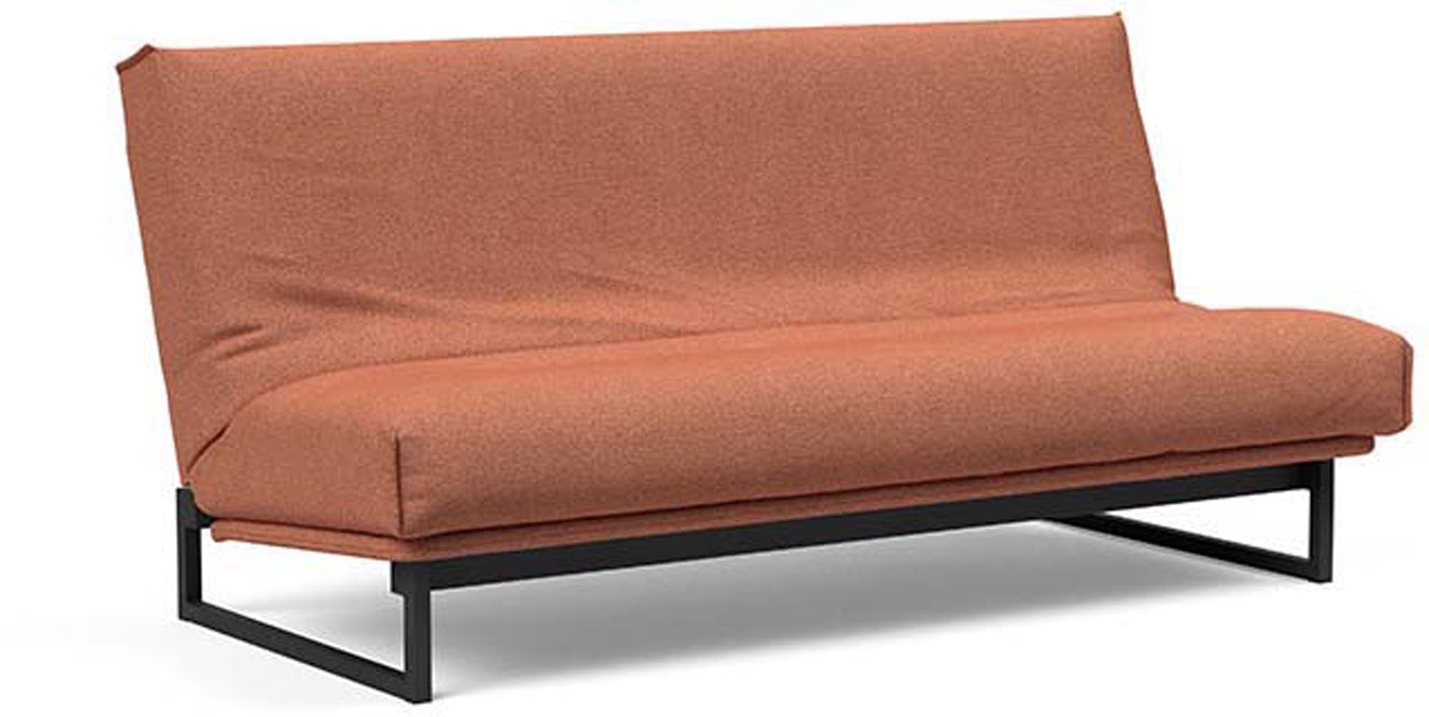 Erleben Sie das Fraction 140 Bettsofa mit Nordic Cover von Innovation Living: modernes Design, bequeme Soft Spring-Matratze, perfekt für kleine Räume.